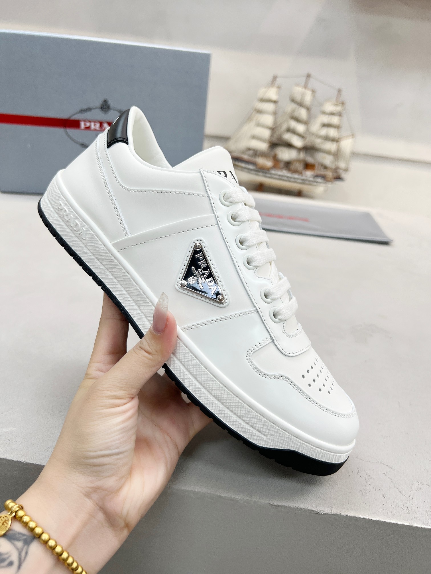 NO:705576,[RAD*Prada] The top version of official 1.1 counter popular men's shoes, imported cowhide leather lining, cowhide lining, outsole original factory special supply, size 38-45 (45 non-refundable), casual shoes/sports shoes, prada, prada, sneakers, cowhide19860909【RAD*普拉达】 顶级版本官方1.1专柜爆款男鞋, 面进口牛皮 内里牛皮内里 大底原厂特供原版底, 码数38-45（45不退换）,休闲鞋/运动鞋,prada,prada,sneakers,cowhide,Women's Shoes