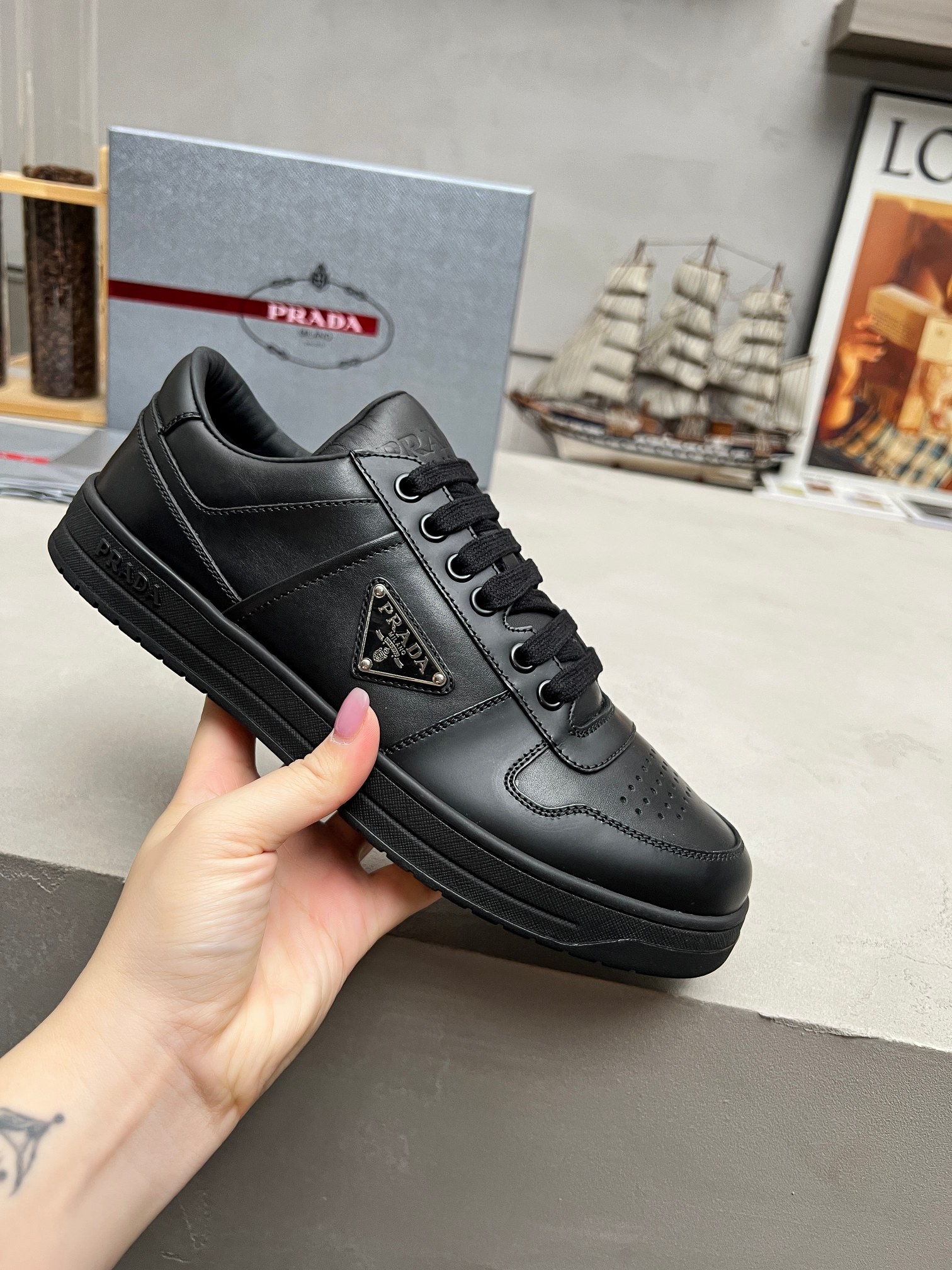 NO:705578,[RADA Prada] Popular items in men's shoe counters, synchronized with the official website, high-quality shipments, original fabrics. Imported cowhide, cowhide lining feet + cowhide lining, outsole original combination outsole, size 38-45. 45 custom-made, casual shoes/sports shoes, prada, prada, sneakers, cowhide19860909【RADA普拉达】男鞋专柜爆款, 官网同步,高品质出货 面料原版.进口牛皮 内里牛皮垫脚+牛皮内里, 大底原厂组合大底 码数38-45. 45订做,休闲鞋/运动鞋,prada,prada,sneakers,cowhide,Women's Shoes