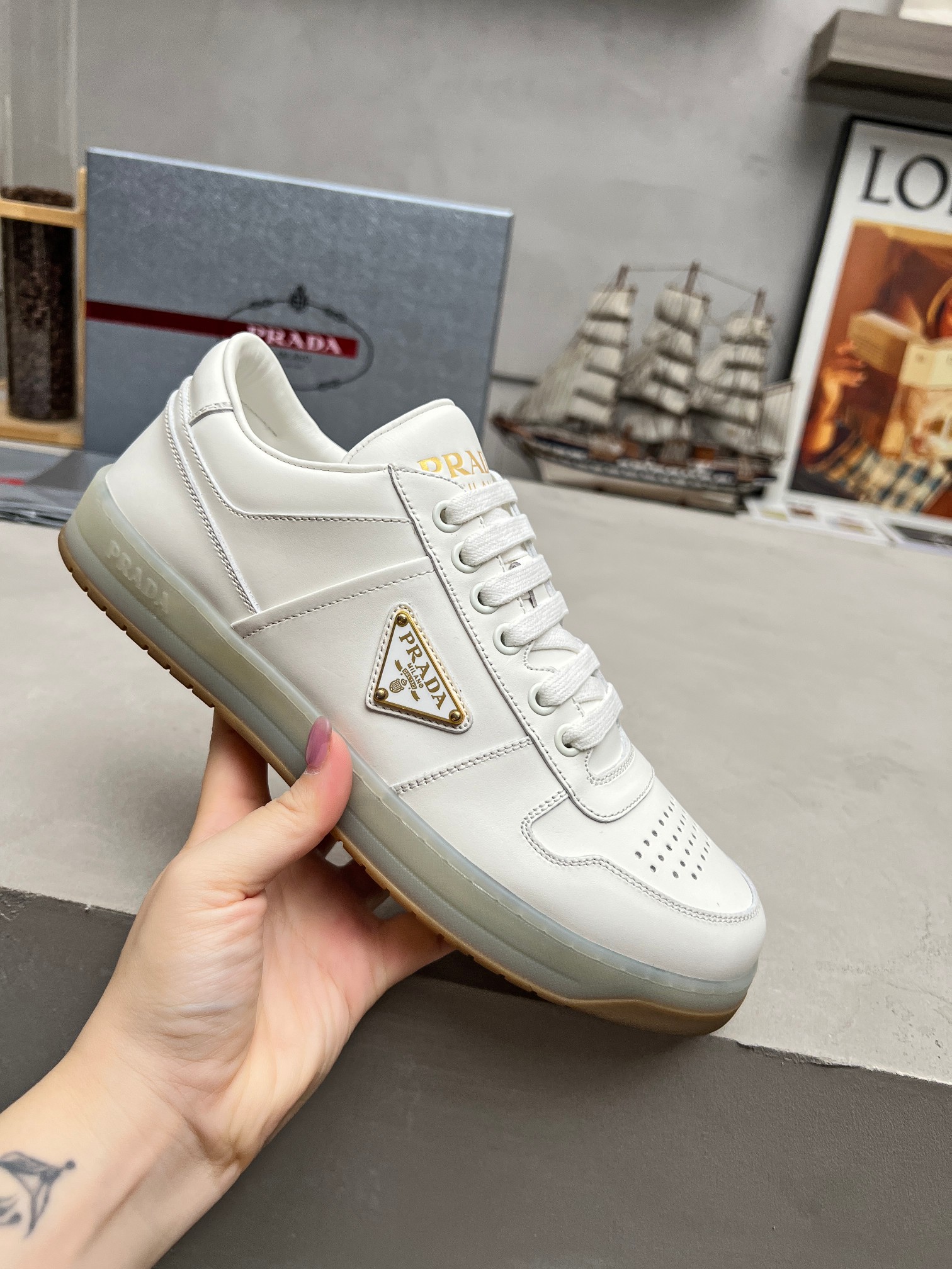 NO:705584,[RADA Prada] Popular items in men's shoe counters, synchronized with the official website, high-quality shipments, original fabrics. Imported cowhide, cowhide lining feet + cowhide lining, outsole original combination outsole, size 38-45. 45 custom-made, casual shoes/sports shoes, prada, prada, sneakers, cowhide19860909【RADA普拉达】男鞋专柜爆款, 官网同步,高品质出货 面料原版.进口牛皮 内里牛皮垫脚+牛皮内里, 大底原厂组合大底 码数38-45. 45订做,休闲鞋/运动鞋,prada,prada,sneakers,cowhide,Women's Shoes