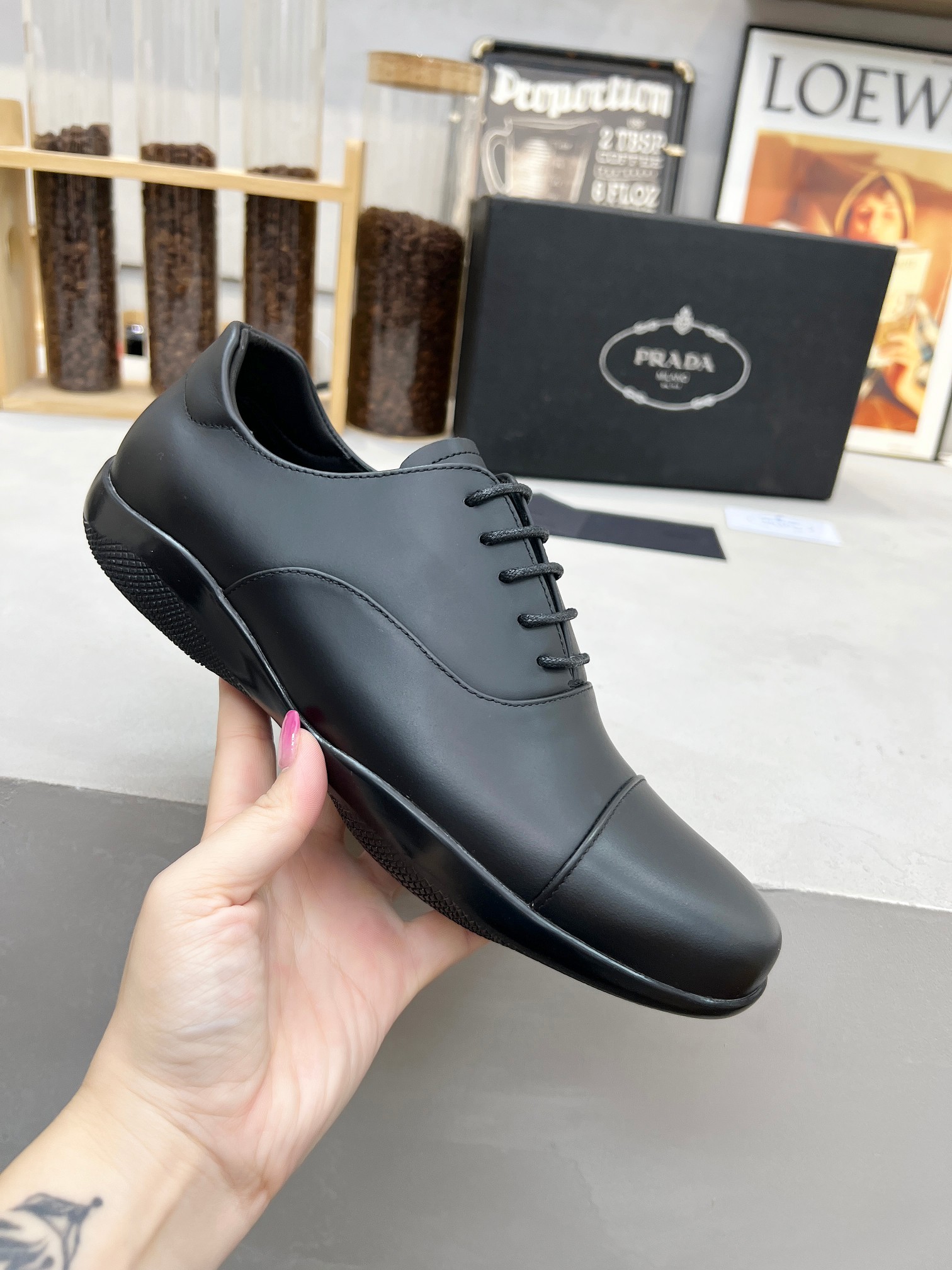 NO:705590,Popular items in PRADA men's shoes counter, synchronized with the official website, high-quality shipments, original cowhide fabric, cowhide lining for feet + cowhide lining, original rubber outsole, size 38-45 (45 custom-made, non-refundable), casual shoes/sports shoes, prada, prada, sneakers, cowhide19860909PRADA普拉达男鞋专柜爆款, 官网同步,高品质出货 面料原版牛皮 内里牛皮垫脚+牛皮内里, 大底原厂橡胶底, 码数38-45（45定做不退换）,休闲鞋/运动鞋,prada,prada,sneakers,cowhide,Women's Shoes