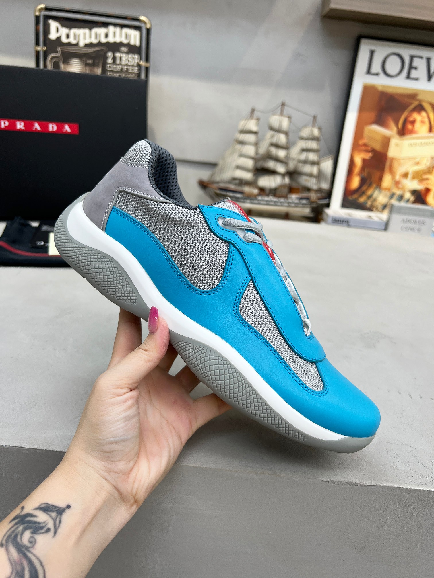 NO:557940,Prada PRADA top version sports shoes, imported fly woven fabric uppers spliced ​​with patent leather, sheepskin lining + cowhide tiptoe, wear-resistant, non-slip and lightweight outsole, same style for men and women, size 38-47, (46.47 custom-made),, prada, prada, sneakers, cowhide, sheepskin19860909普拉达PRADA顶级版运动鞋 鞋面进口飞织面料拼接漆皮, 羊皮内里+牛皮踮脚, 耐磨防滑轻便大底, 男女同款 码数38-47码,(46.47定做),,prada,prada,sneakers,cowhide,sheepskin,Men's shoes