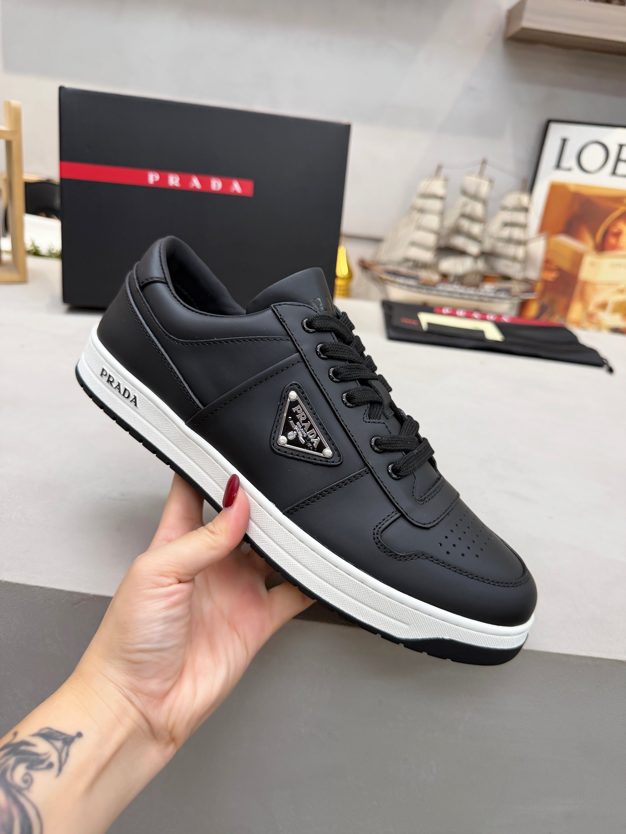 NO:705581,[RADA Prada] Popular items in men's shoes counter, synchronized with the official website, high-quality shipments, original fabrics. Imported cowhide, cowhide lining feet + cowhide lining, original rubber outsole, size 38-45. 45 custom-made, casual shoes/sports shoes, prada, prada, sneakers, cowhide19860909【RADA普拉达】男鞋专柜爆款, 官网同步,高品质出货 面料原版.进口牛皮 内里牛皮垫脚+牛皮内里, 大底原厂橡胶大底 码数38-45. 45订做,休闲鞋/运动鞋,prada,prada,sneakers,cowhide,Women's Shoes