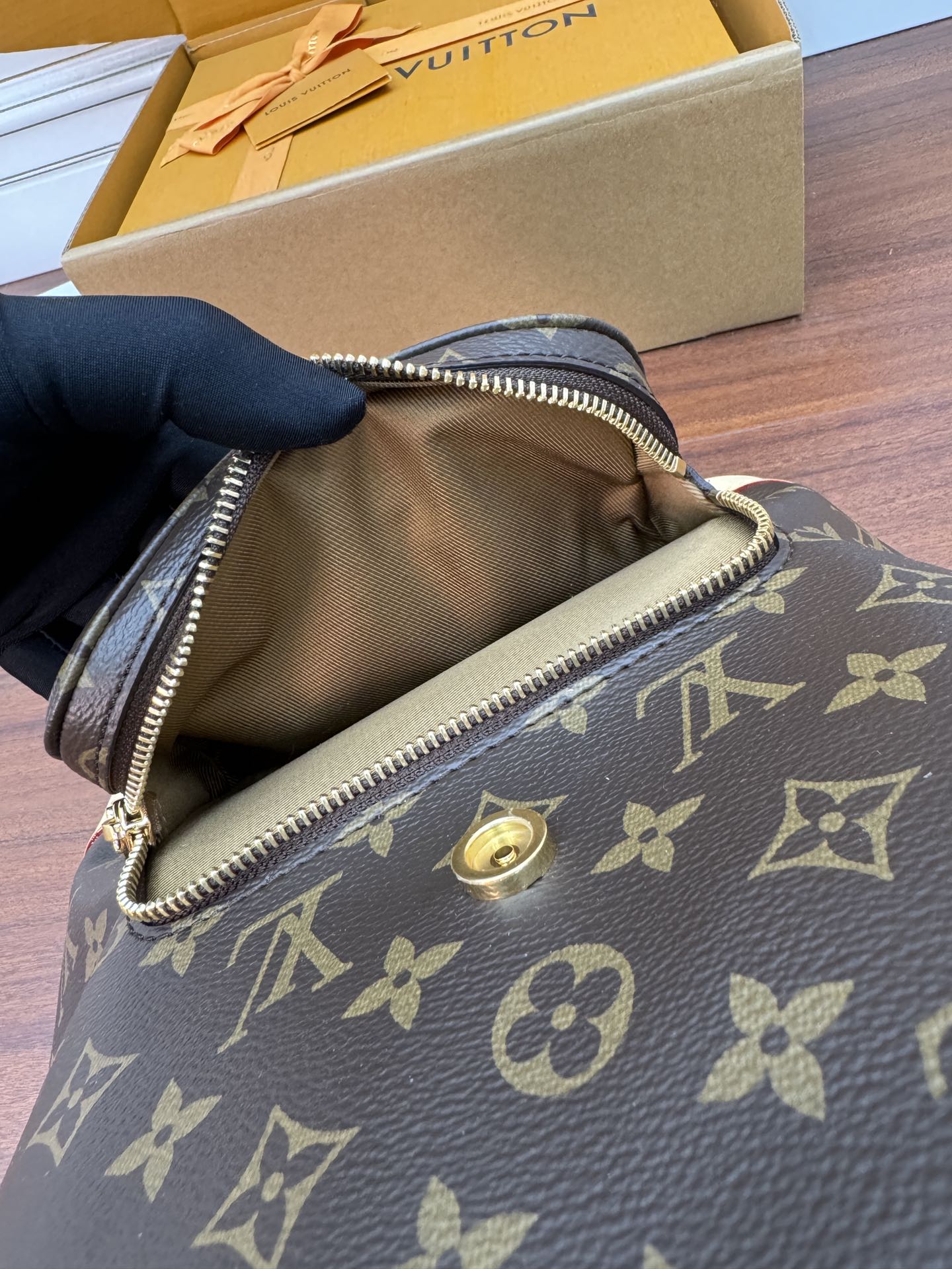 独家首发型号M11198特正版动态码品质提升专柜同步动态电子芯片礼品袋保护纸铜版电子标签合格证皮料是正品