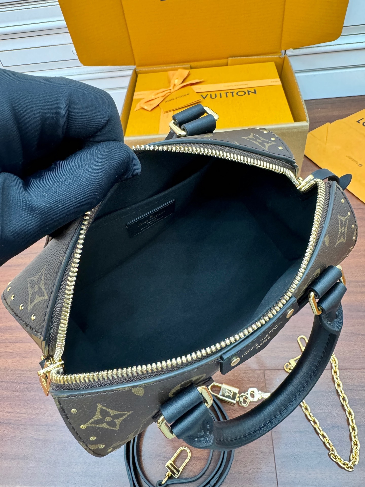 M13146私品(163动态UID )进口菱形面料 (品质第九次升级,进口原厂皮.专柜同步,动态电子芯片