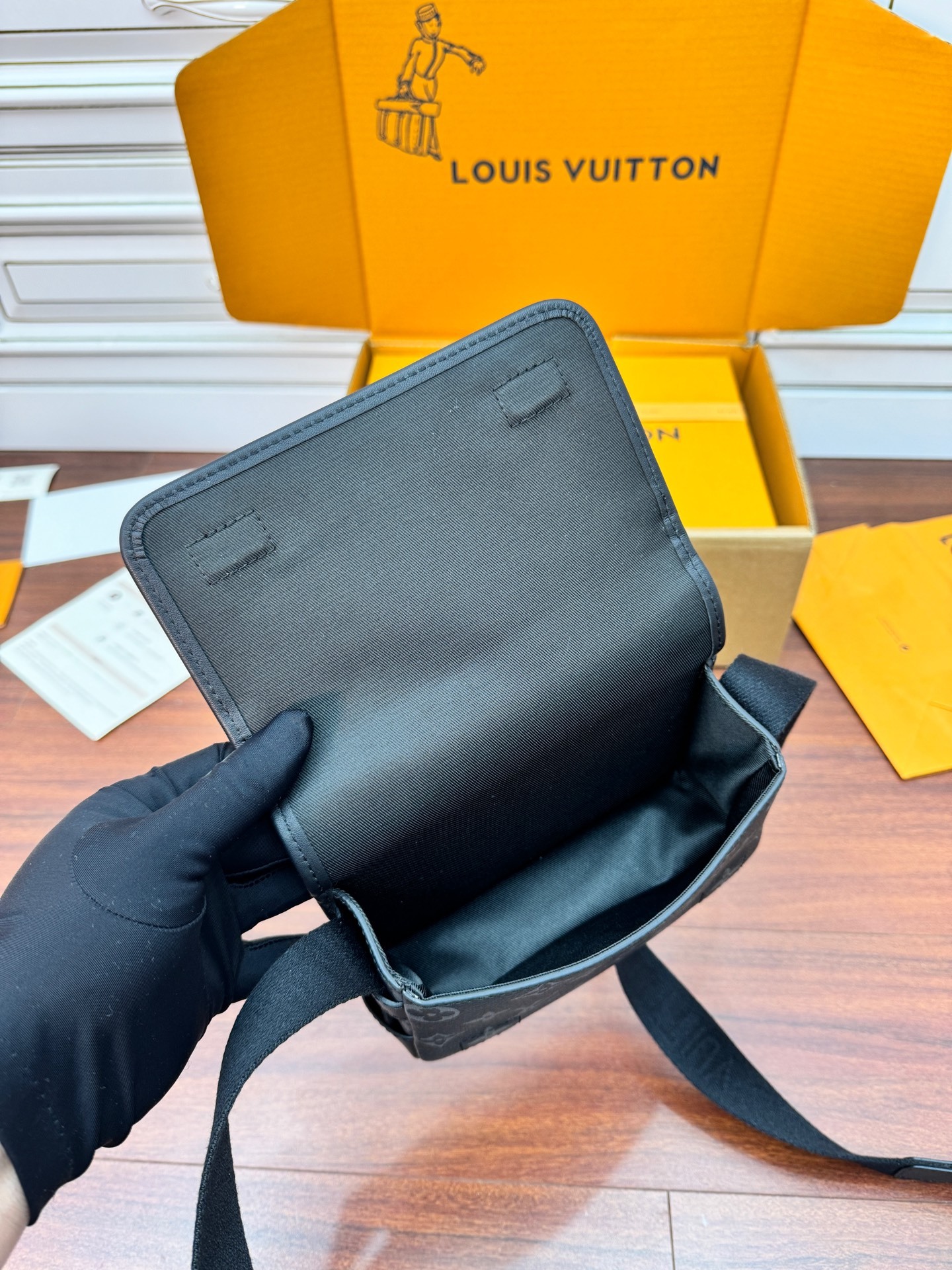 M12599私品(163动态UID )进口菱形面料 (品质第九次升级,进口原厂皮.专柜同步,动态电子芯片