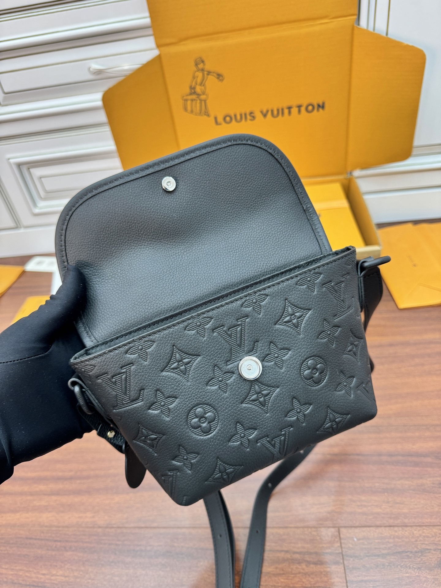 M12636私品(163动态UID )进口菱形面料 (品质第九次升级,进口原厂皮.专柜同步,动态电子芯片