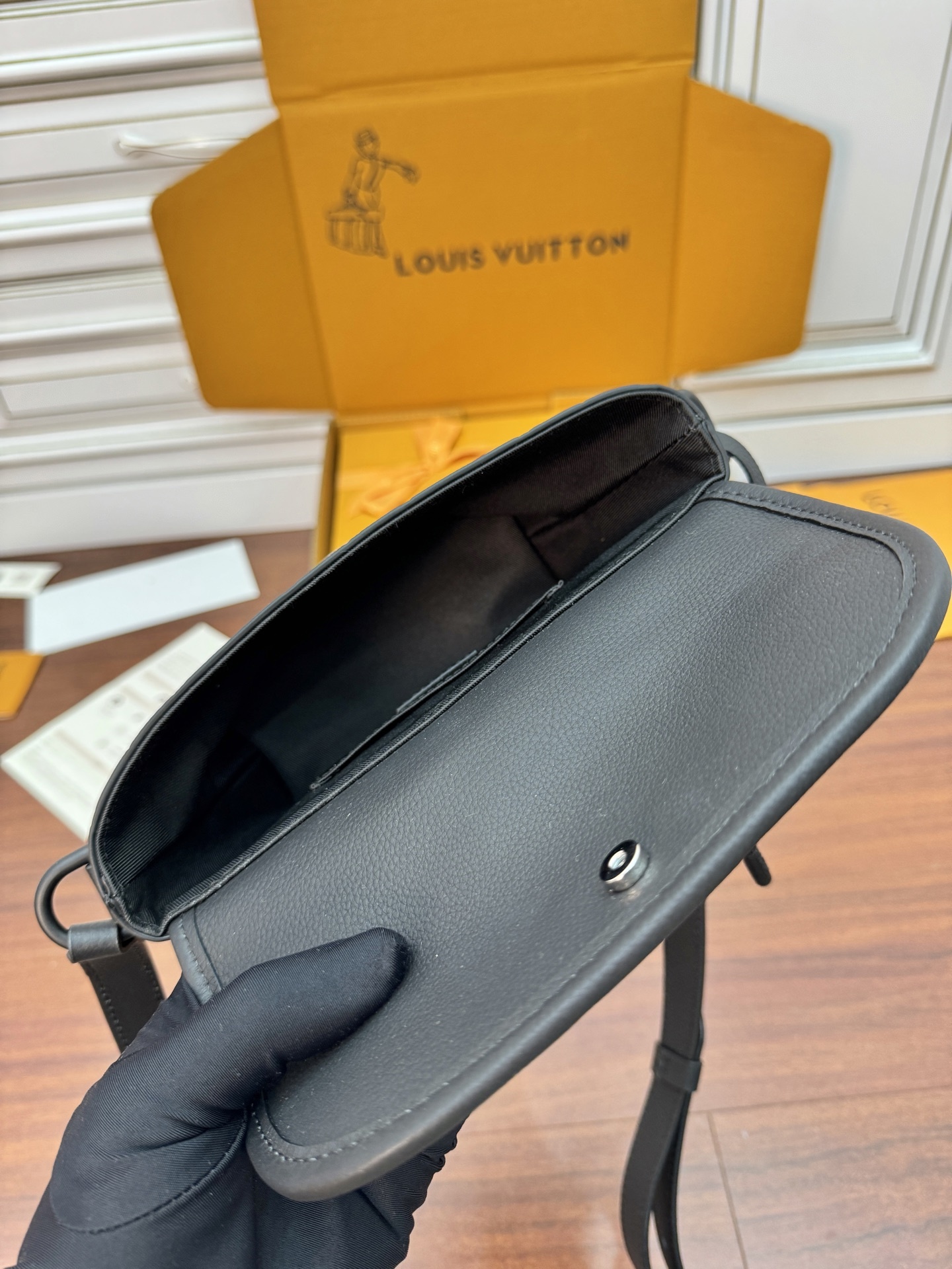 M12636私品(163动态UID )进口菱形面料 (品质第九次升级,进口原厂皮.专柜同步,动态电子芯片