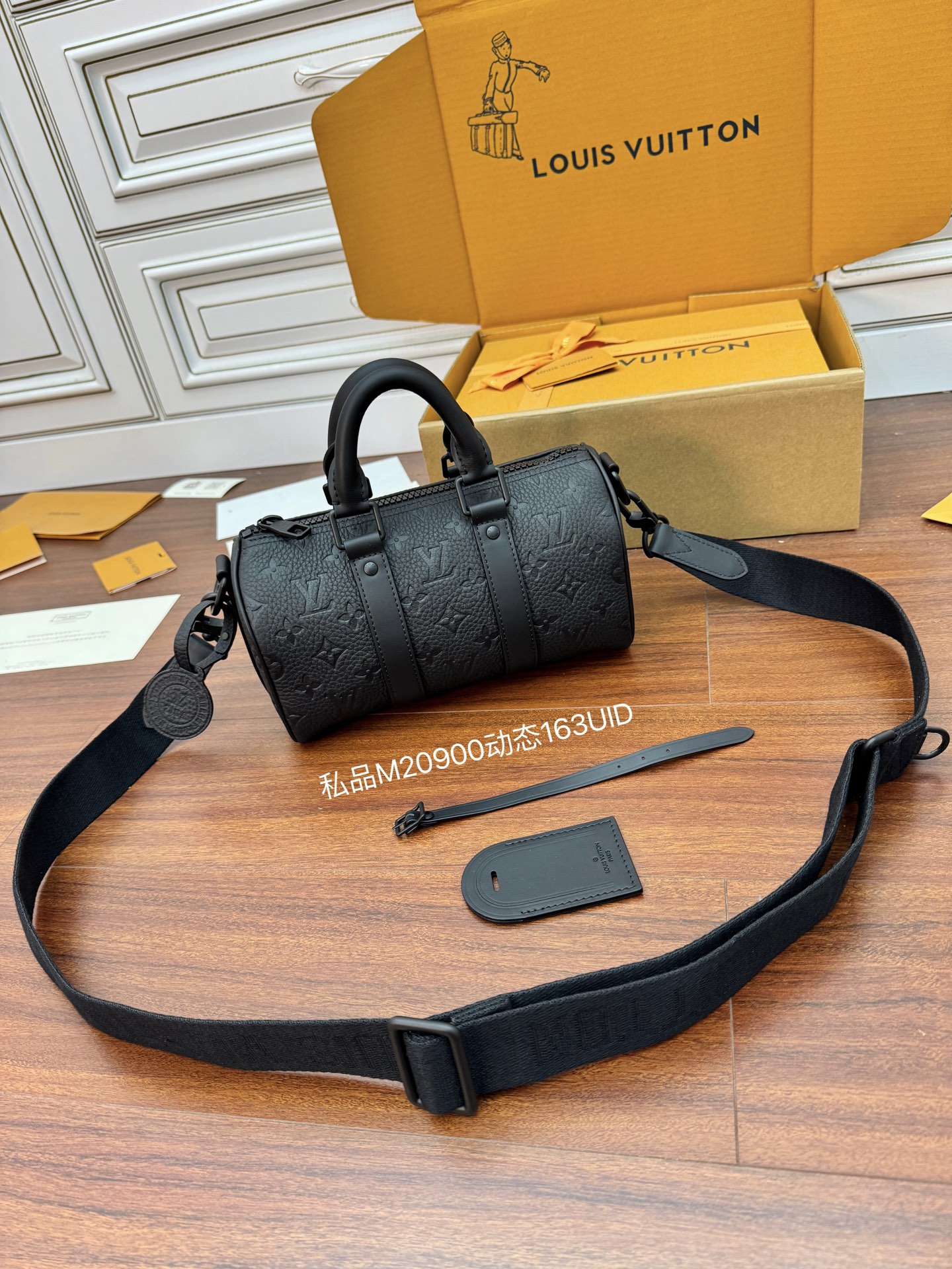 Louis Vuitton Keepall XS Zwarte Empreinte Leren Tas met Afneembare Band