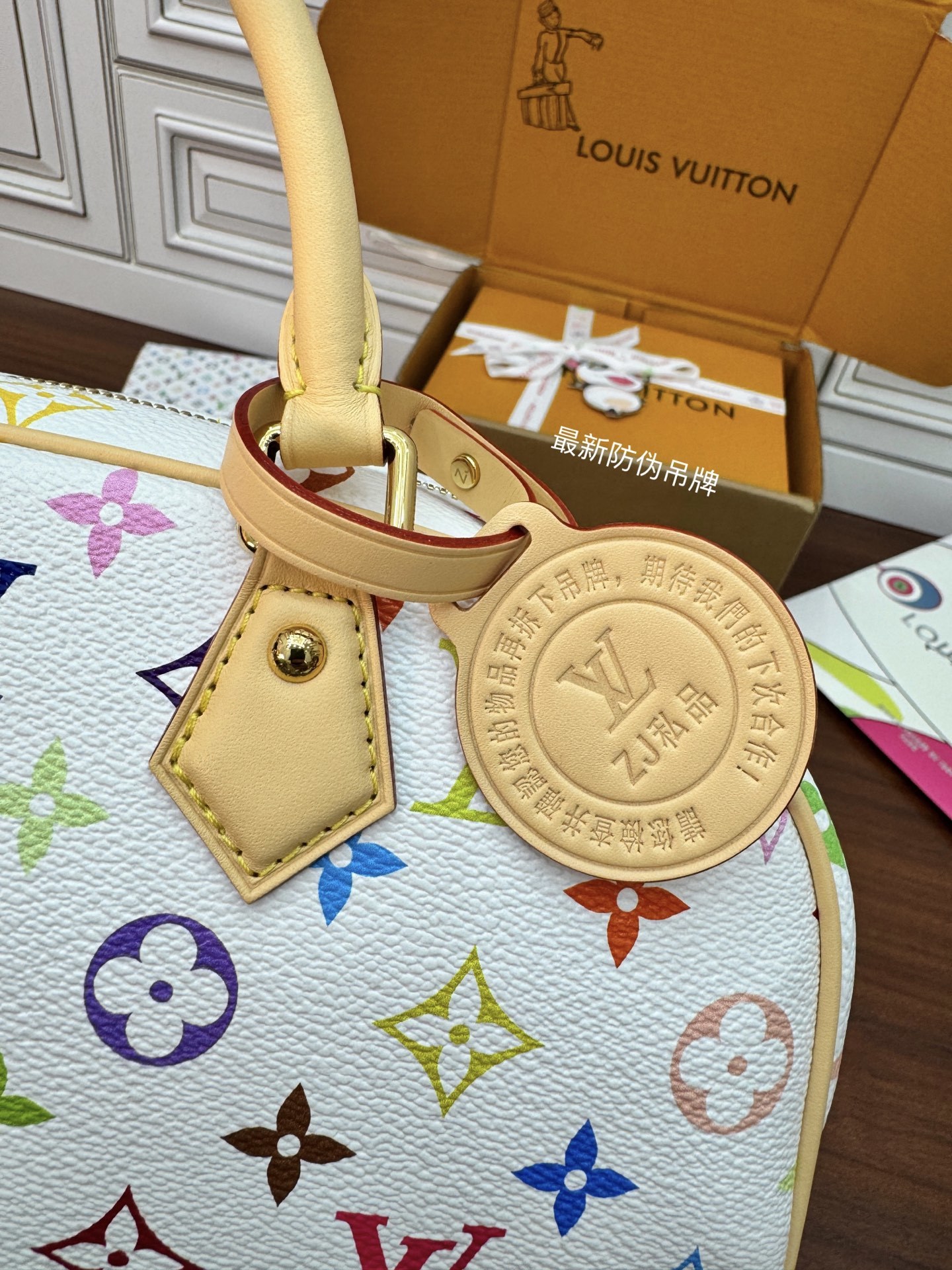 M13084私品(163动态UID )进口菱形面料 (品质第九次升级,进口原厂皮.专柜同步,动态电子芯片