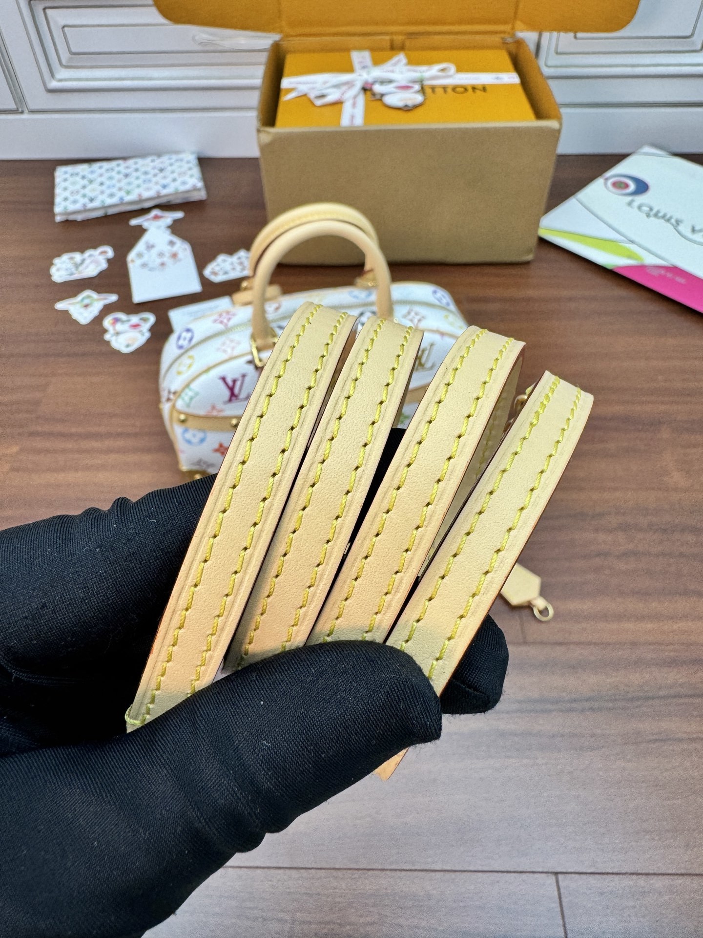 M13084私品(163动态UID )进口菱形面料 (品质第九次升级,进口原厂皮.专柜同步,动态电子芯片