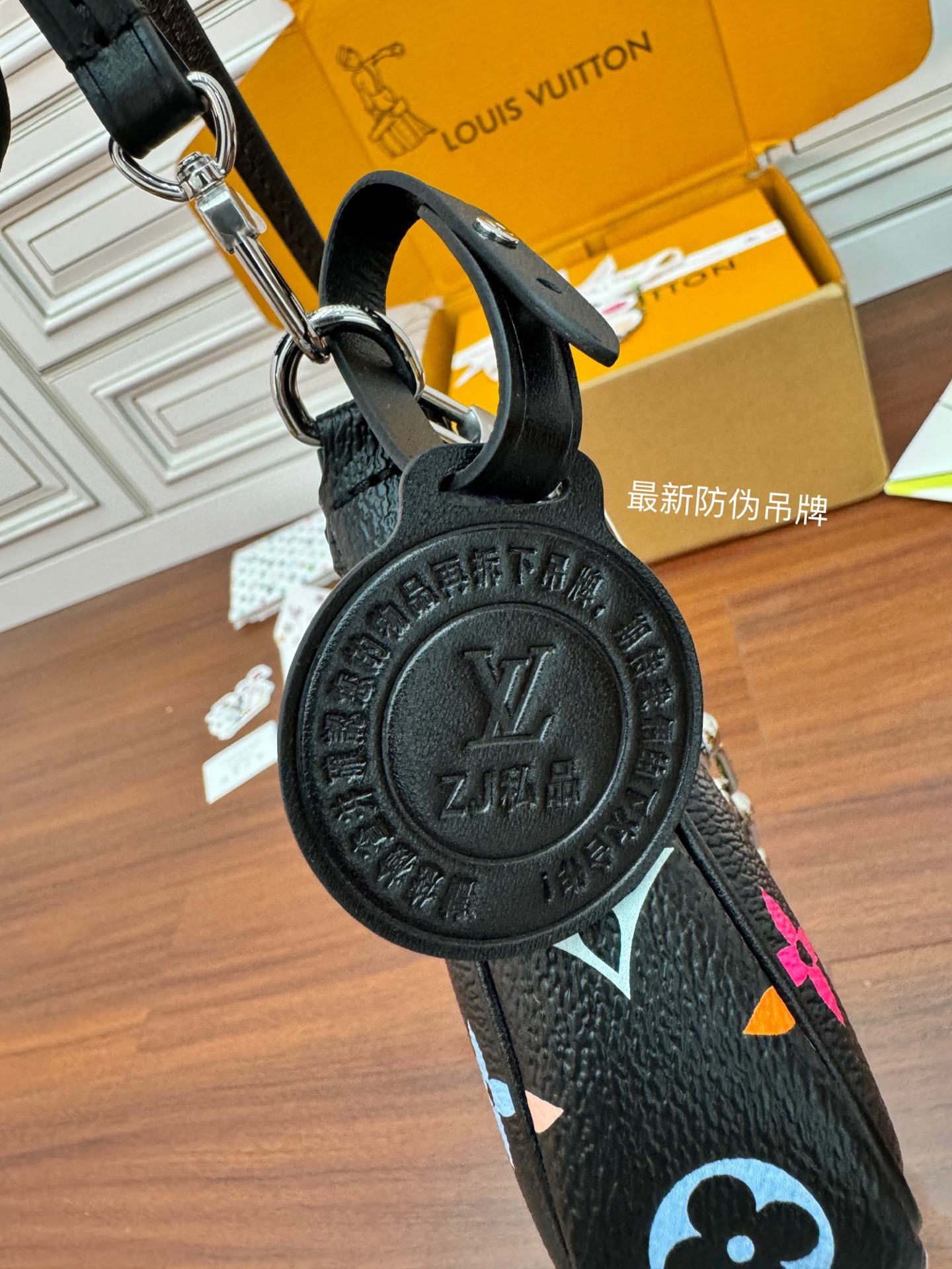 M13663私品(163动态UID )进口菱形面料 (品质第九次升级,进口原厂皮.专柜同步,动态电子芯片