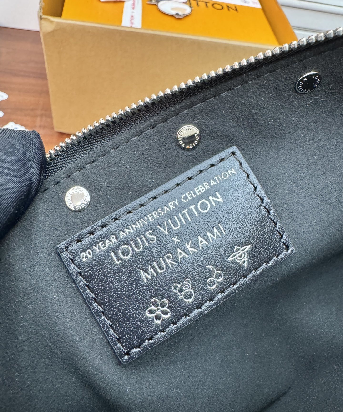 M13663私品(163动态UID )进口菱形面料 (品质第九次升级,进口原厂皮.专柜同步,动态电子芯片