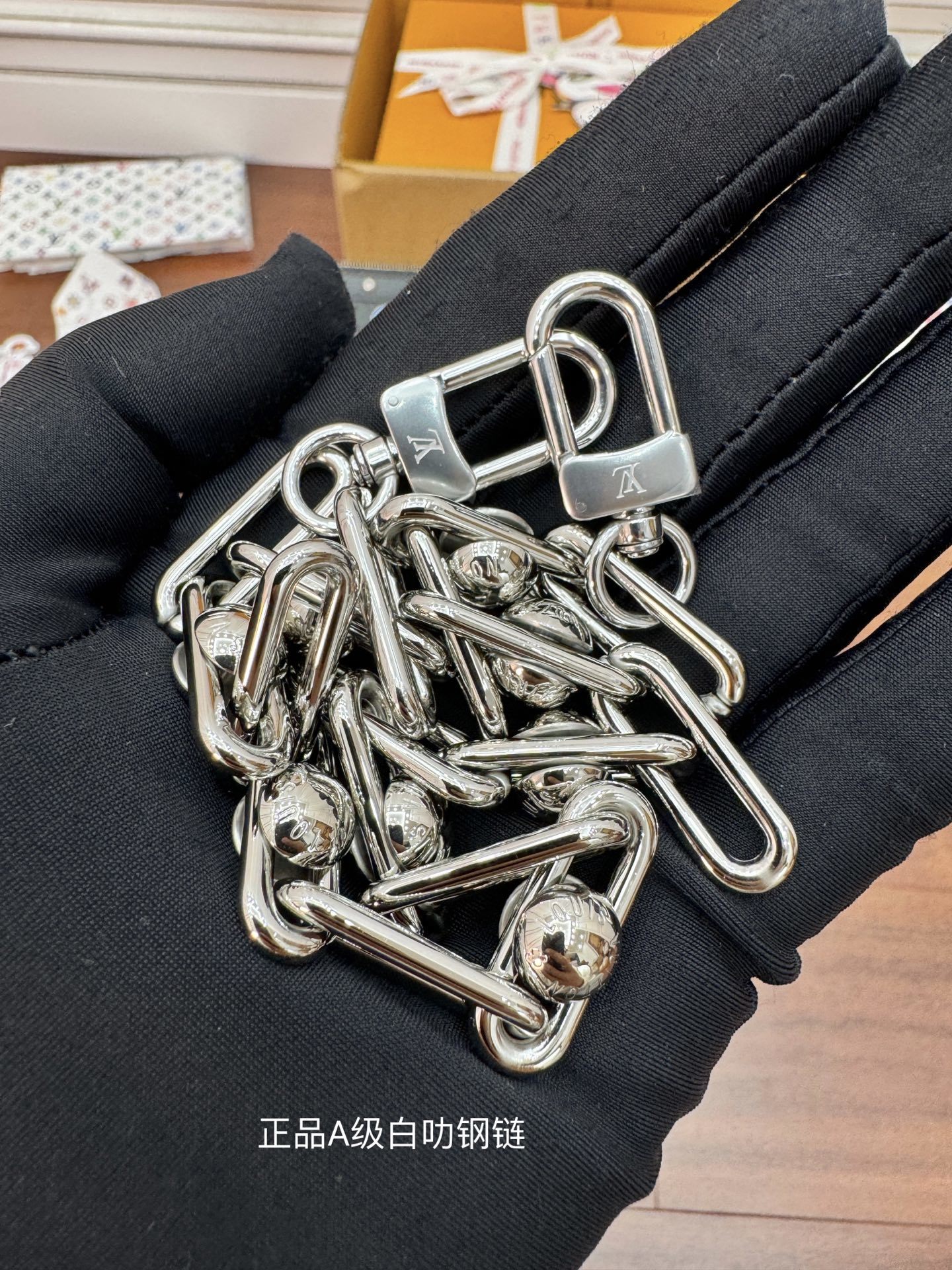 M13663私品(163动态UID )进口菱形面料 (品质第九次升级,进口原厂皮.专柜同步,动态电子芯片