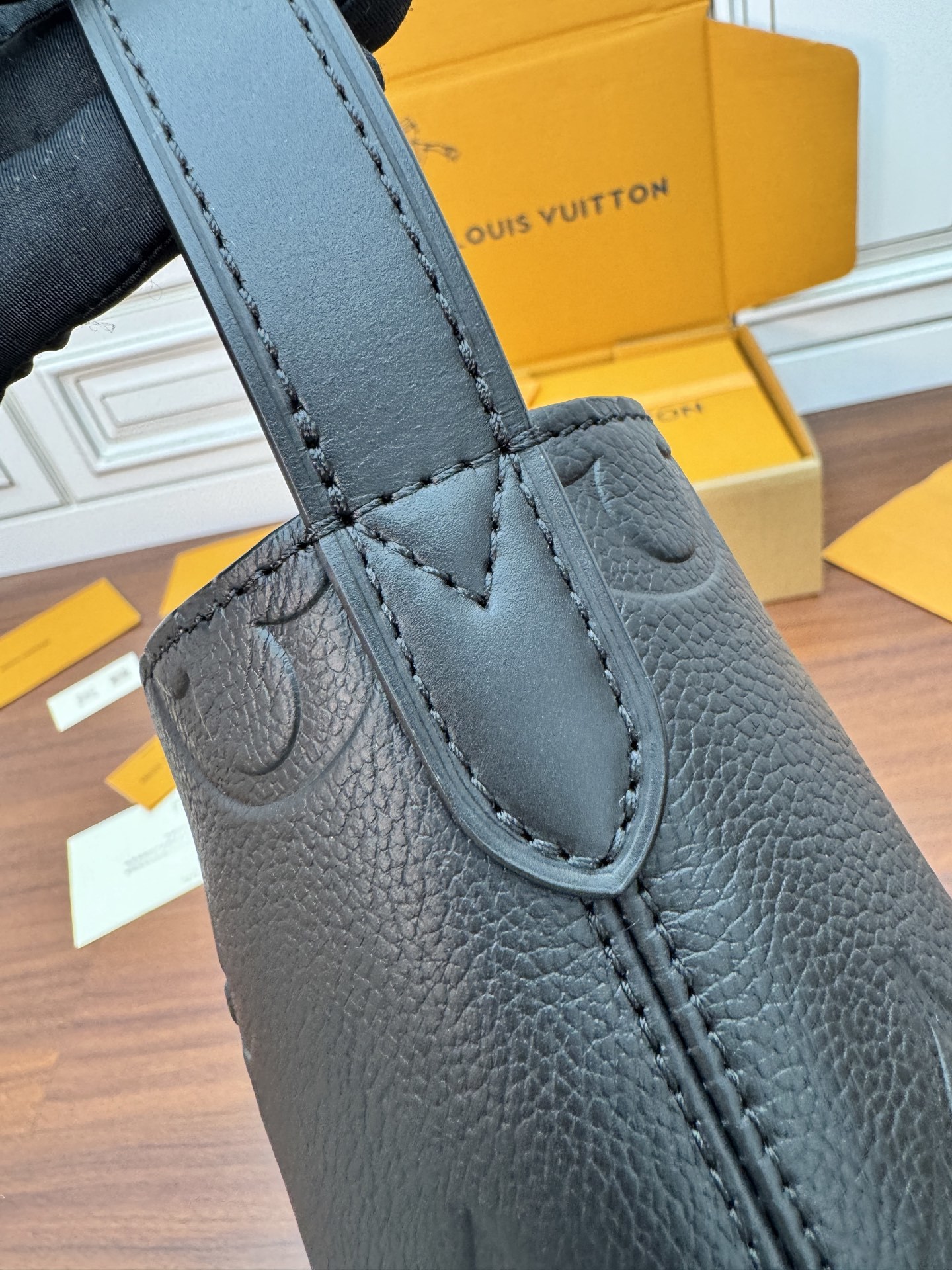 M13480私品(163动态UID )进口菱形面料 (品质第九次升级,进口原厂皮.专柜同步,动态电子芯片