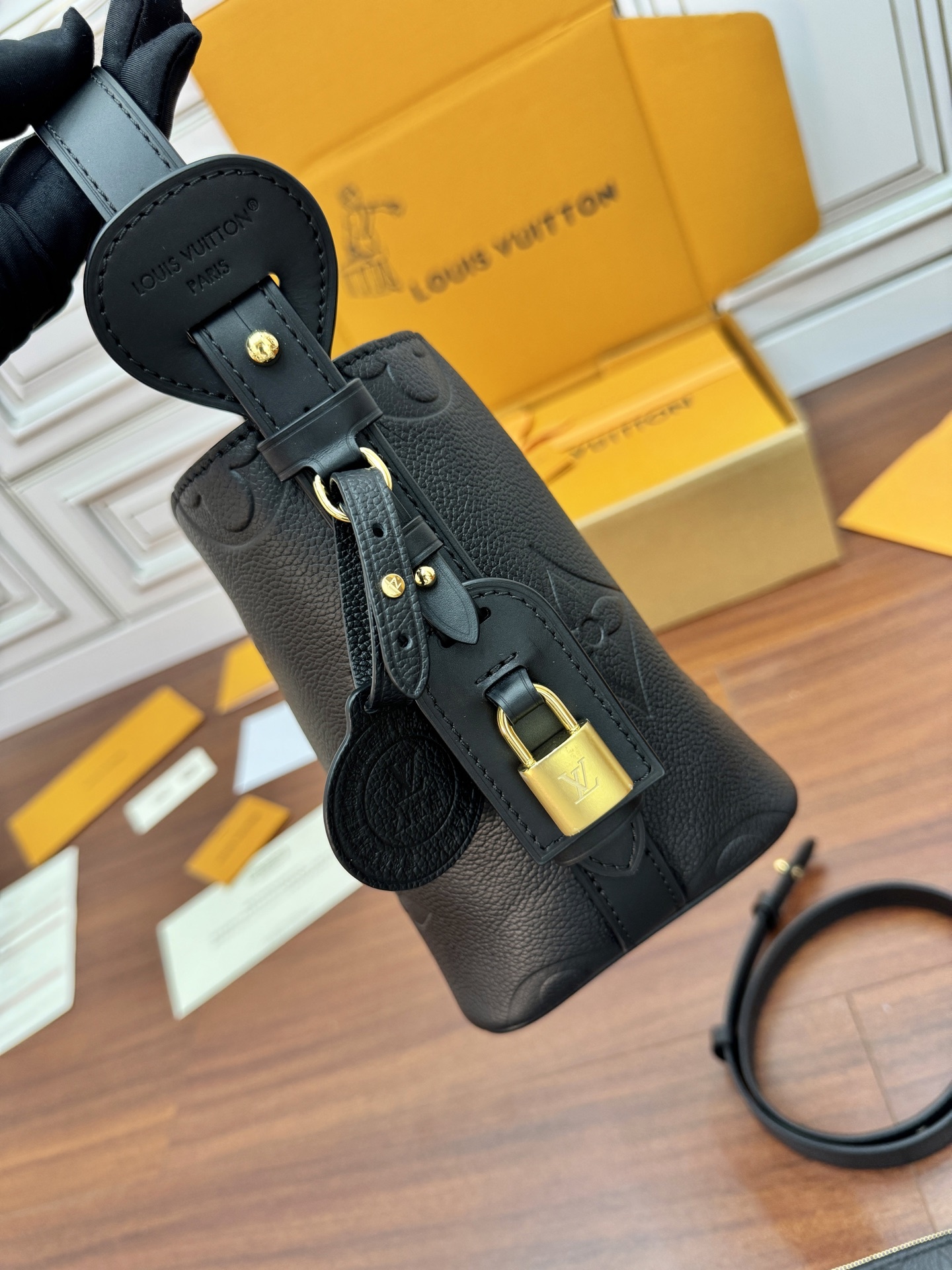 M13480私品(163动态UID )进口菱形面料 (品质第九次升级,进口原厂皮.专柜同步,动态电子芯片