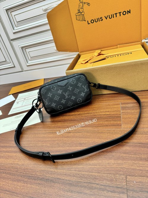 Louis Vuitton M14253 Crossbody Bag, Imported Leather, Electronic Chip 1 Louis Vuitton M14253 Crossbody Bag, Imported Leather, Electronic Chip