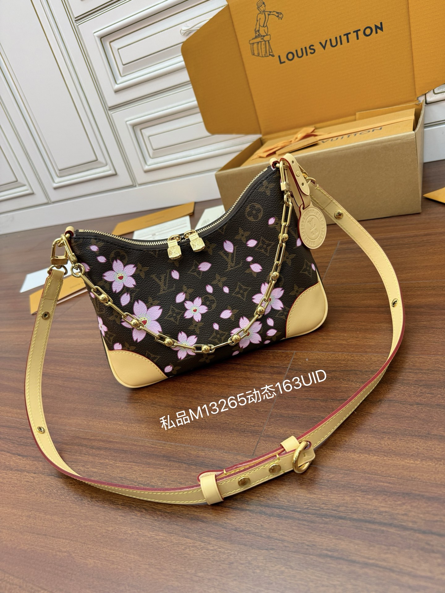Louis Vuitton Brown Leather Hobo Bag with pink flower, 29x16x9.5CM 2 i1748227351590 1068 0 0