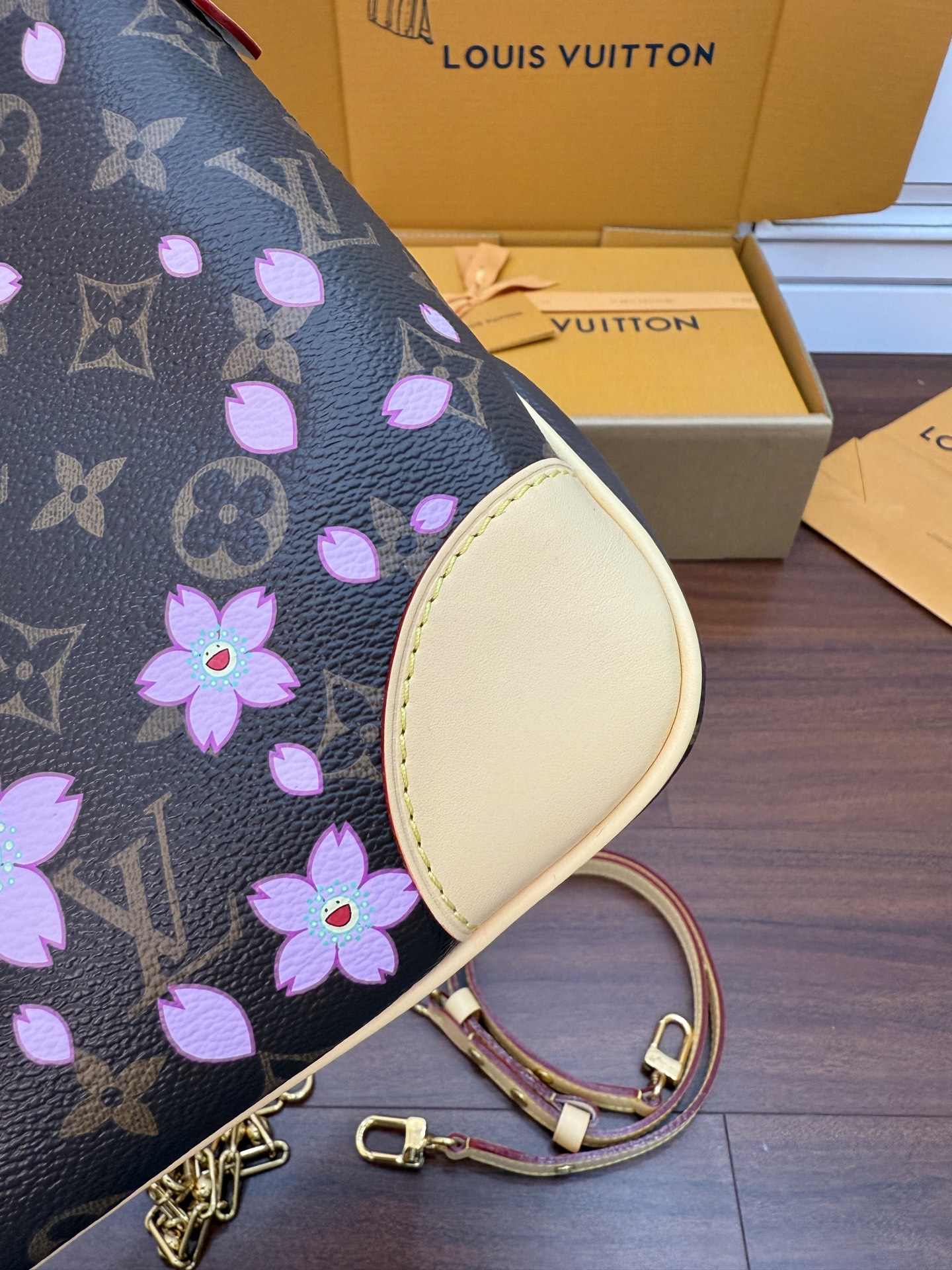 Louis Vuitton Brown Leather Hobo Bag with pink flower, 29x16x9.5CM 10 i1748227393043 9376 0 8