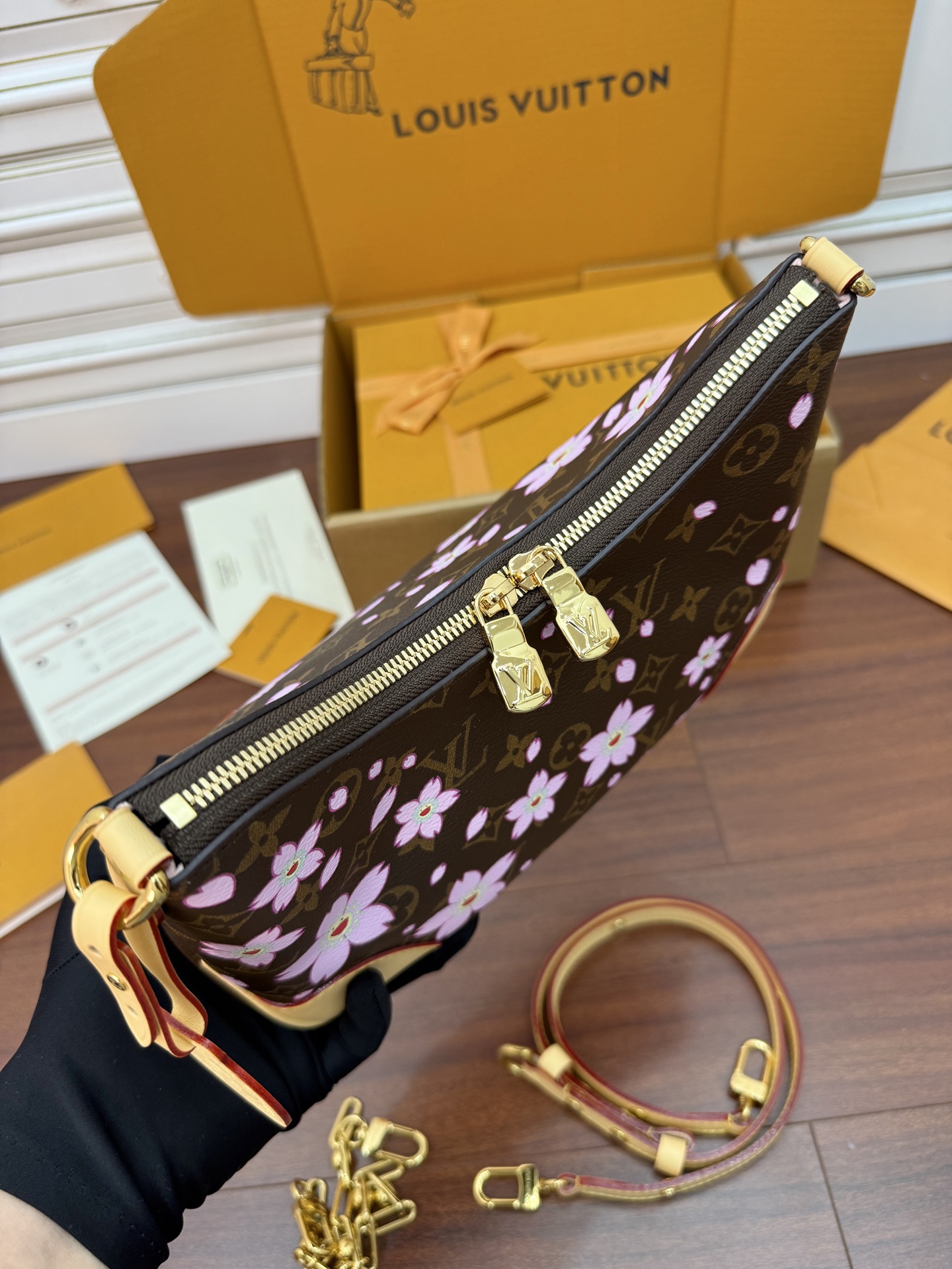 Louis Vuitton Brown Leather Hobo Bag with pink flower, 29x16x9.5CM 5 i1748227393233 9222 0 3