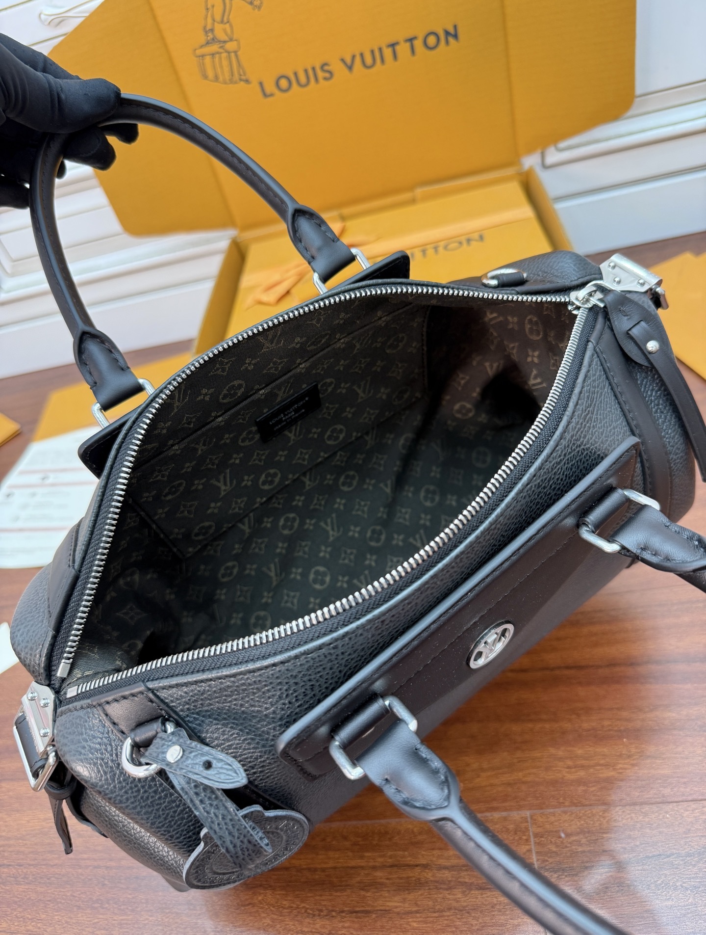 M14700私品(163动态UID )进口菱形面料 (品质第九次升级,进口原厂皮.专柜同步,动态电子芯片