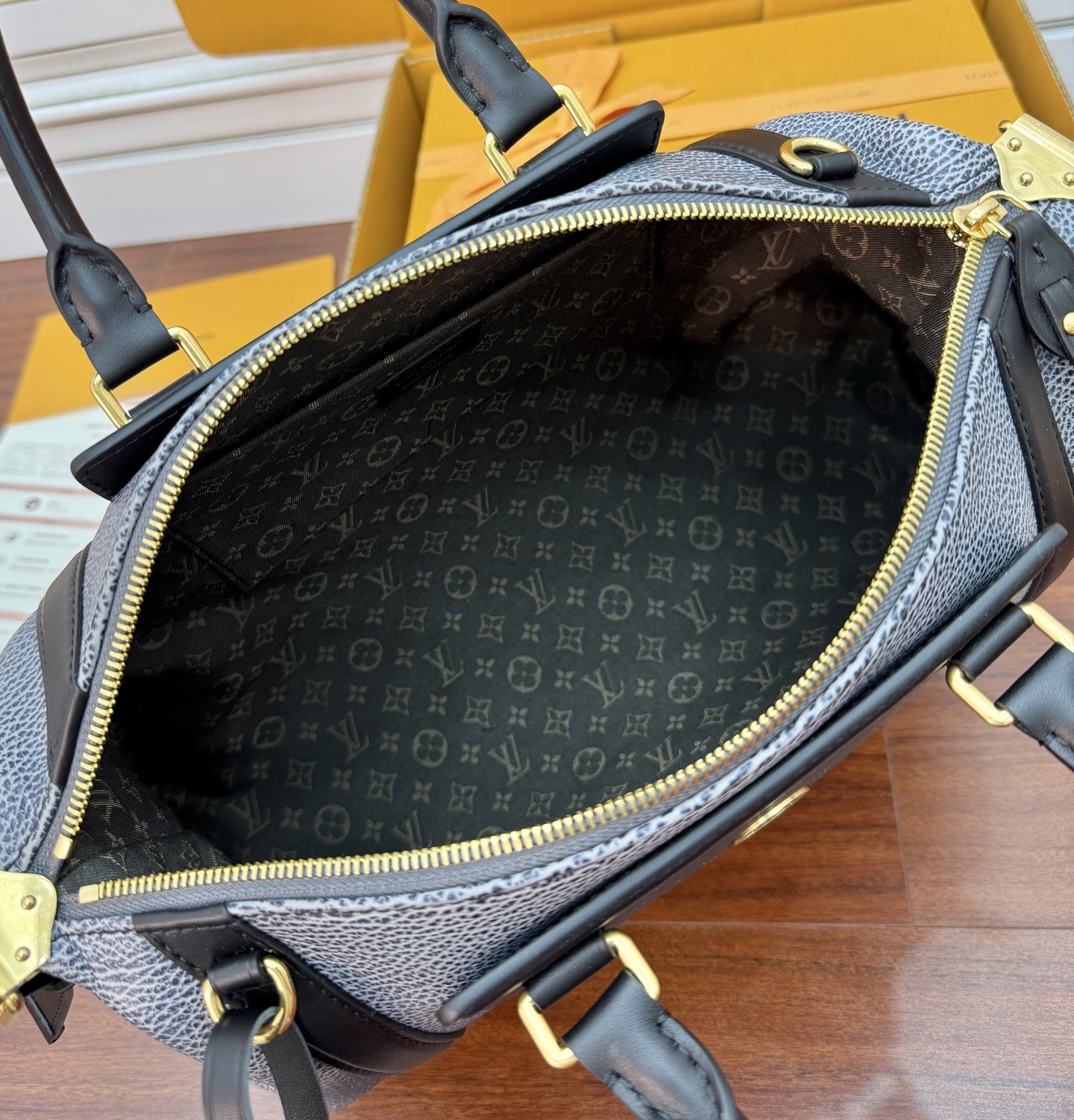 M14702私品(163动态UID )进口菱形面料 (品质第九次升级,进口原厂皮.专柜同步,动态电子芯片