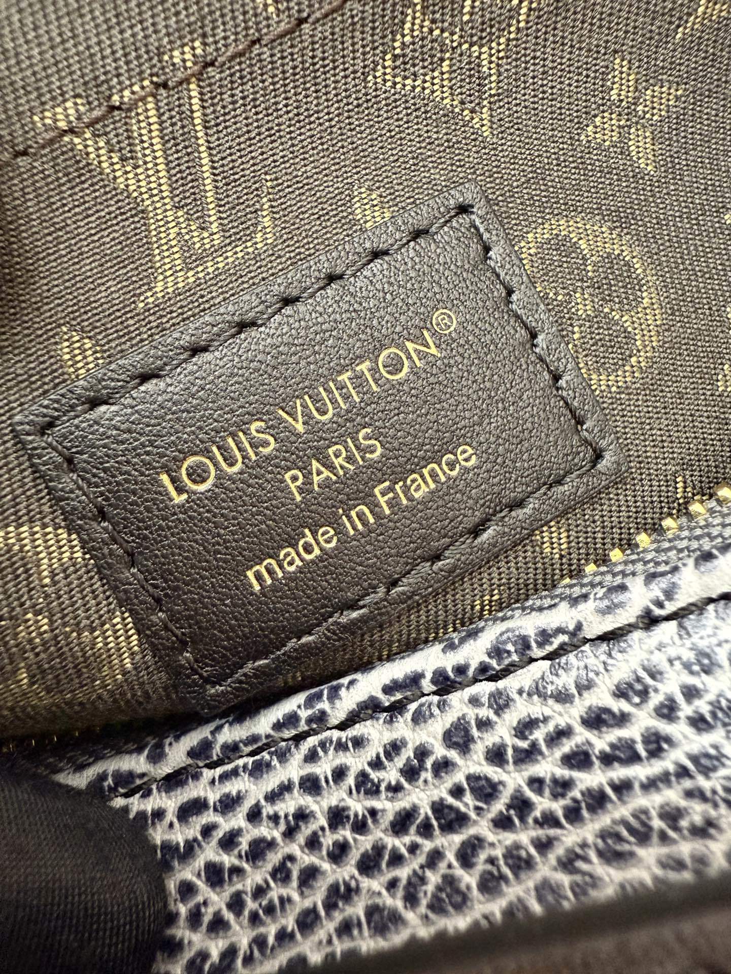 M14702私品(163动态UID )进口菱形面料 (品质第九次升级,进口原厂皮.专柜同步,动态电子芯片