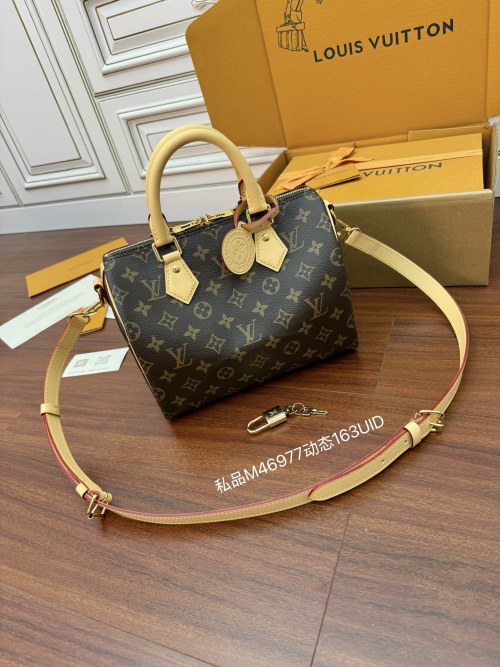 Louis Vuitton Speedy 25: Iconic Monogram Canvas Handbag with Detachable Strap 1 Louis Vuitton Speedy 25: Iconic Monogram Canvas Handbag with Detachable Strap