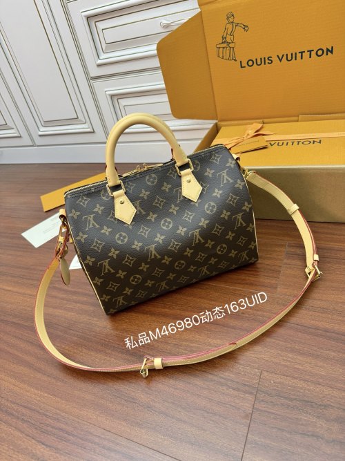 Louis Vuitton Speedy Bandouliere 30 Monogram Handbag, 30 x 21 x 17 cm 1 Louis Vuitton Speedy Bandouliere 30 Monogram Handbag, 30 x 21 x 17 cm