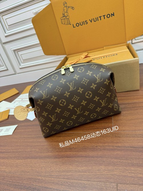 Louis Vuitton M46458 Monogram Canvas Toiletry Pouch 26 - Brown, 27 x 18 x 9 cm 1 Louis Vuitton M46458 Monogram Canvas Toiletry Pouch 26 - Brown, 27 x 18 x 9 cm