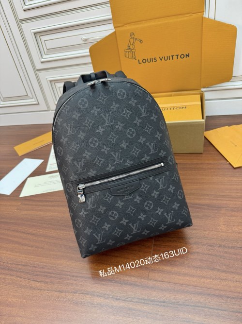 Louis Vuitton M14020 Backpack, Imported Leather, Dynamic Chip, 28x38x13CM 1 Louis Vuitton M14020 Backpack, Imported Leather, Dynamic Chip, 28x38x13CM