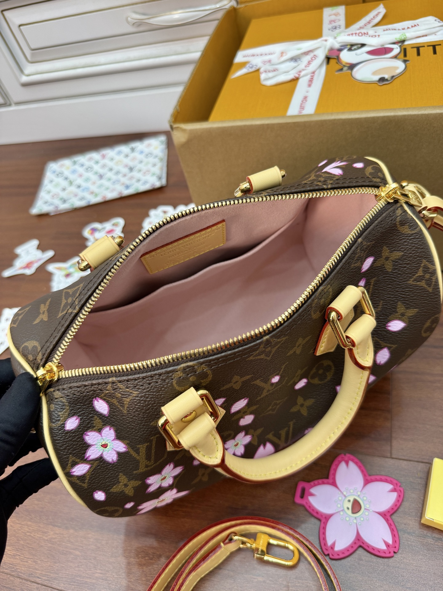 M14174私品(163动态UID )进口菱形面料 (品质第九次升级,进口原厂皮.专柜同步,动态电子芯片