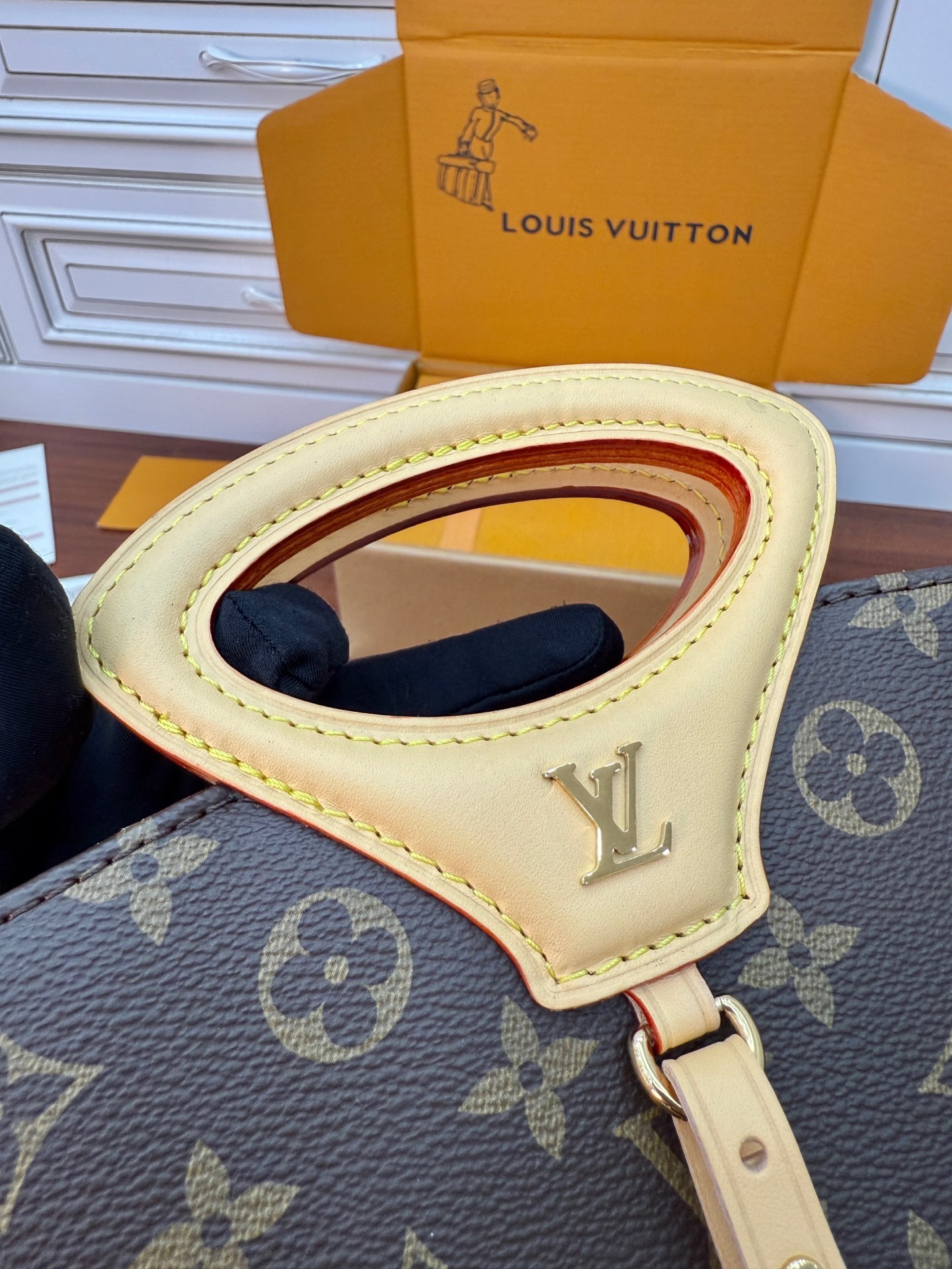 M14680私品(163动态UID )进口菱形面料 (品质第九次升级,进口原厂皮.专柜同步,动态电子芯片