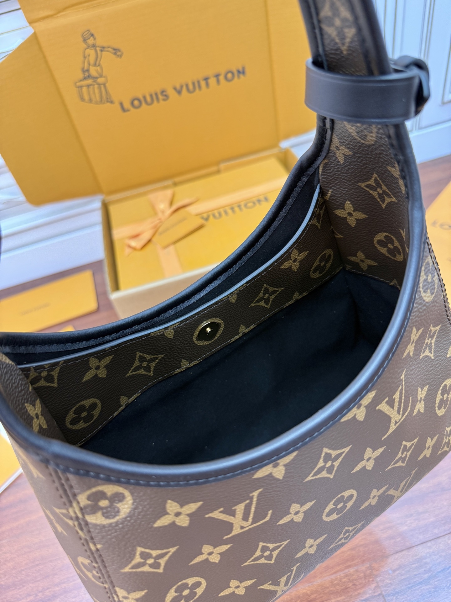 M12940私品(163动态UID )进口菱形面料 (品质第九次升级,进口原厂皮.专柜同步,动态电子芯片