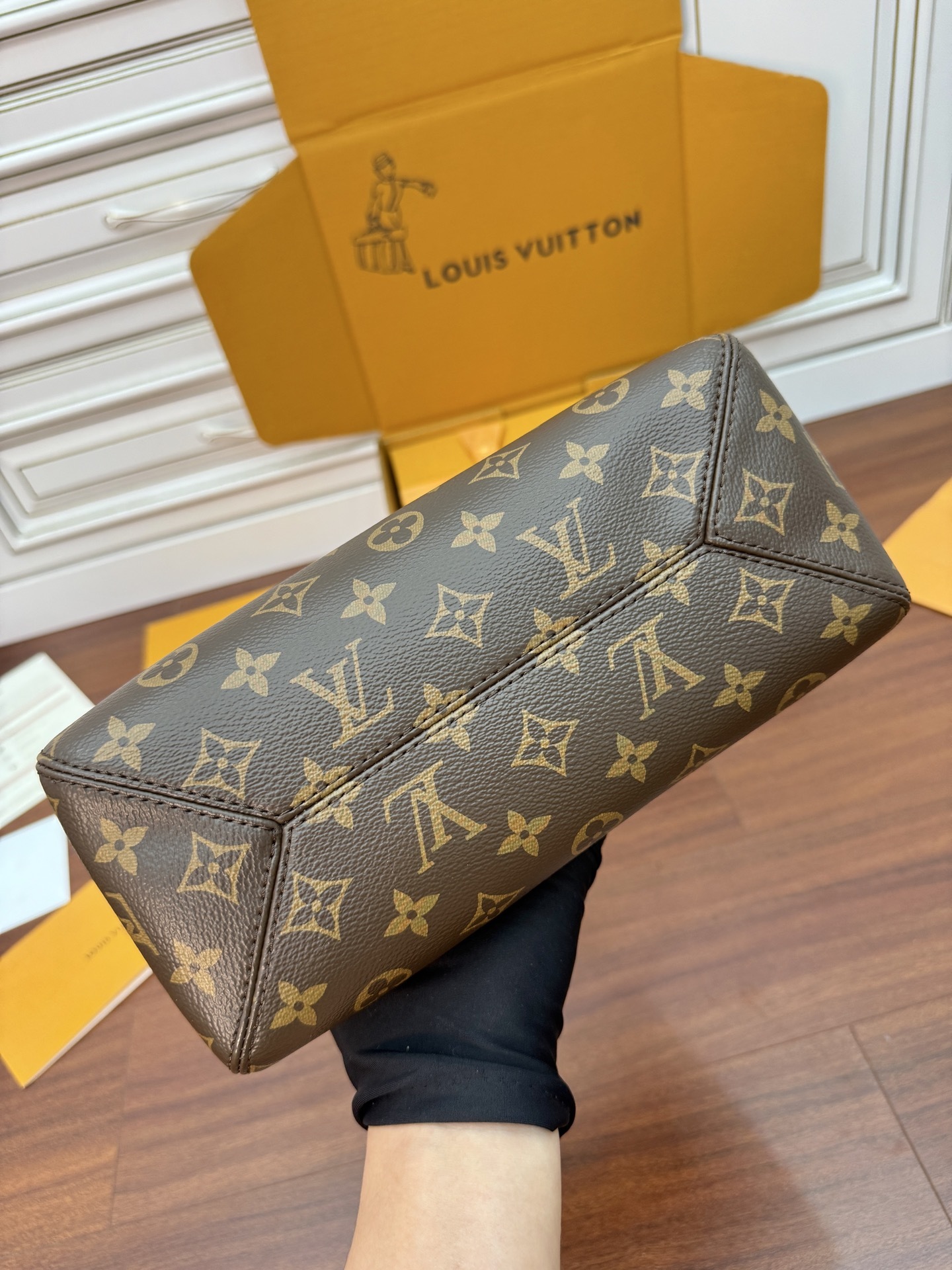 M12940私品(163动态UID )进口菱形面料 (品质第九次升级,进口原厂皮.专柜同步,动态电子芯片