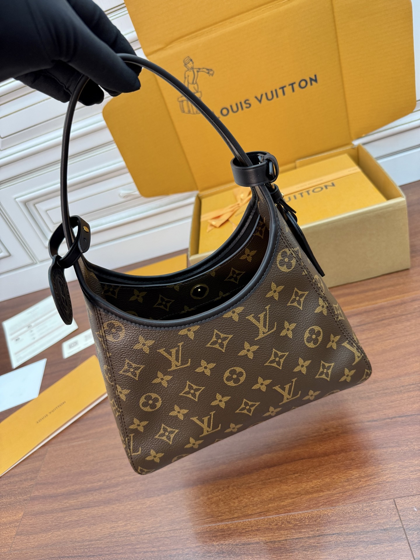 M12940私品(163动态UID )进口菱形面料 (品质第九次升级,进口原厂皮.专柜同步,动态电子芯片