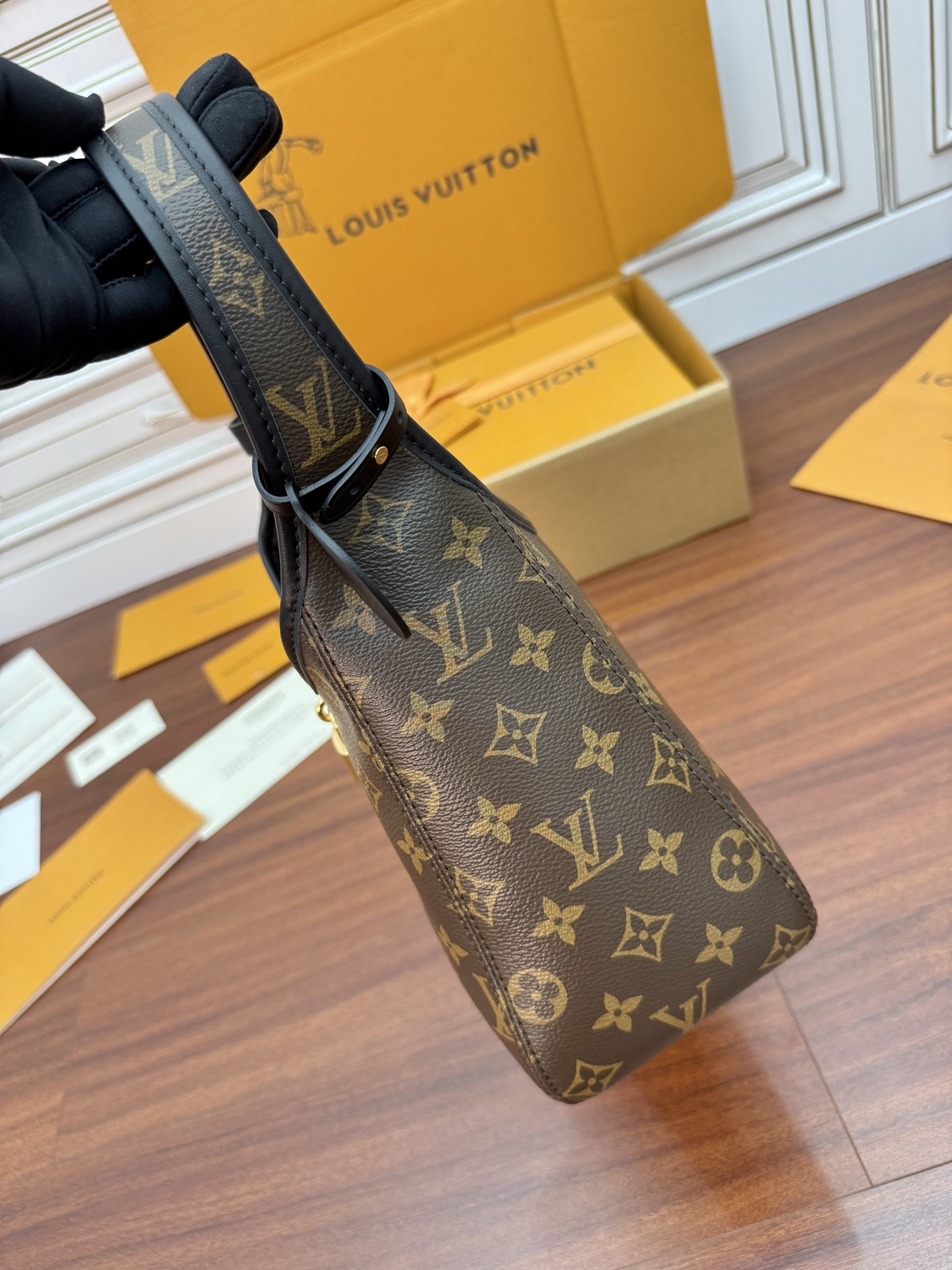 M12940私品(163动态UID )进口菱形面料 (品质第九次升级,进口原厂皮.专柜同步,动态电子芯片