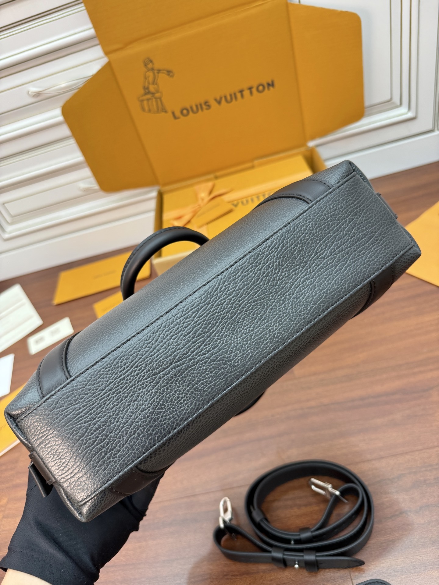 M14514私品(163动态UID )进口菱形面料 (品质第九次升级,进口原厂皮.专柜同步,动态电子芯片