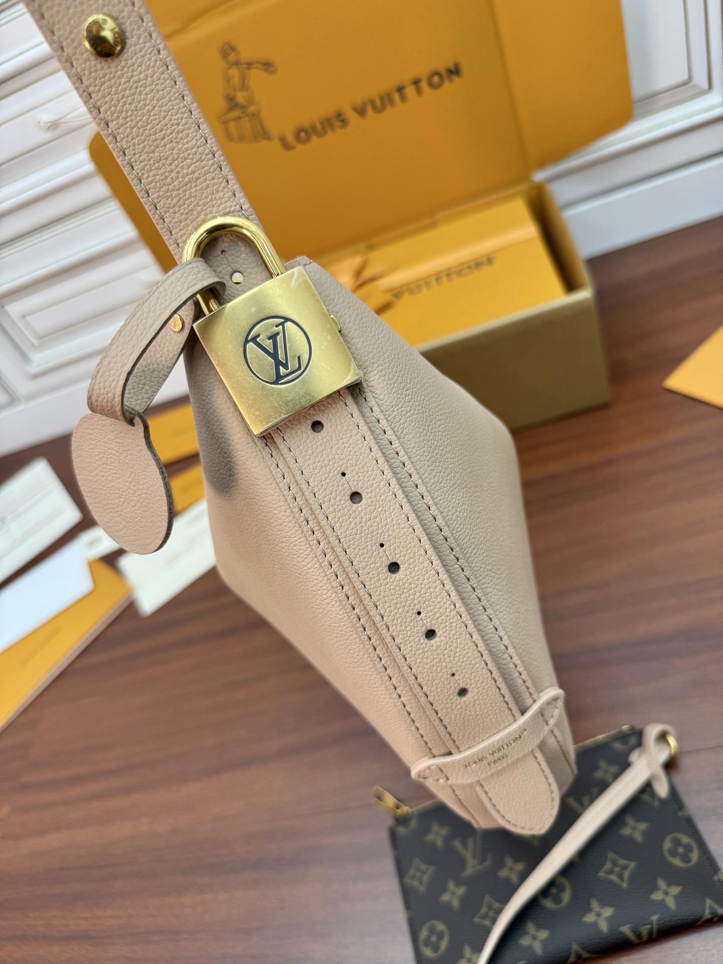 M14635私品(163动态UID )进口菱形面料 (品质第九次升级,进口原厂皮.专柜同步,动态电子芯片