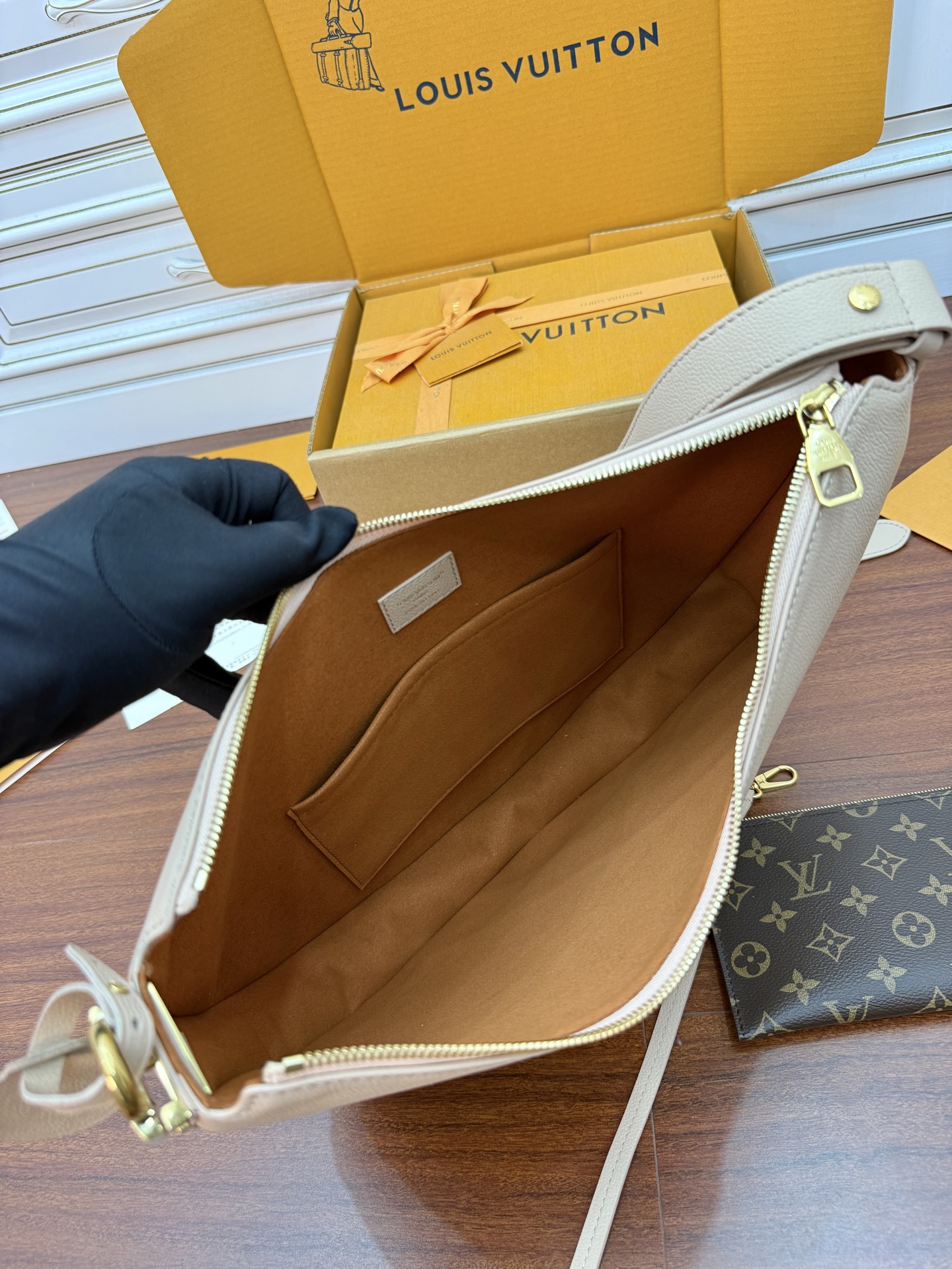 M14635私品(163动态UID )进口菱形面料 (品质第九次升级,进口原厂皮.专柜同步,动态电子芯片