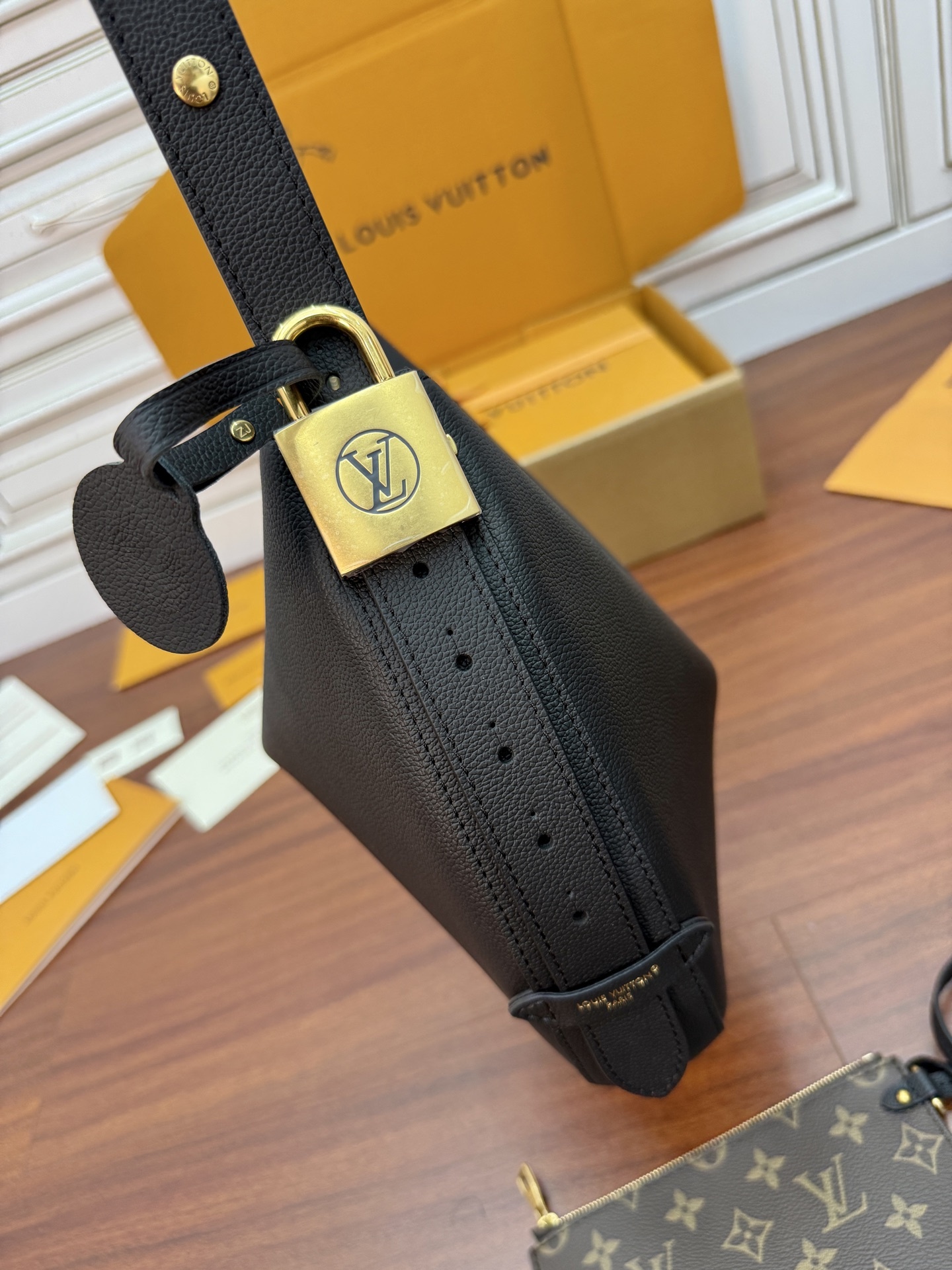 M14417私品(163动态UID )进口菱形面料 (品质第九次升级,进口原厂皮.专柜同步,动态电子芯片