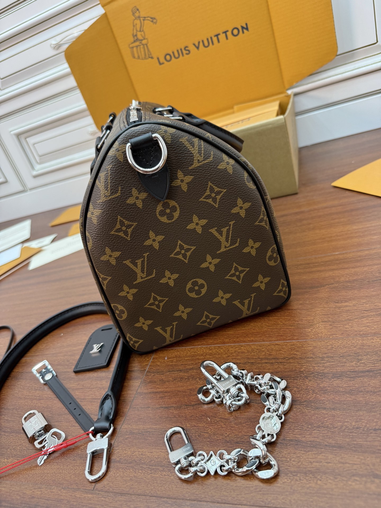 M12243私品(163动态UID )进口菱形面料 (品质第九次升级,进口原厂皮.专柜同步,动态电子芯片