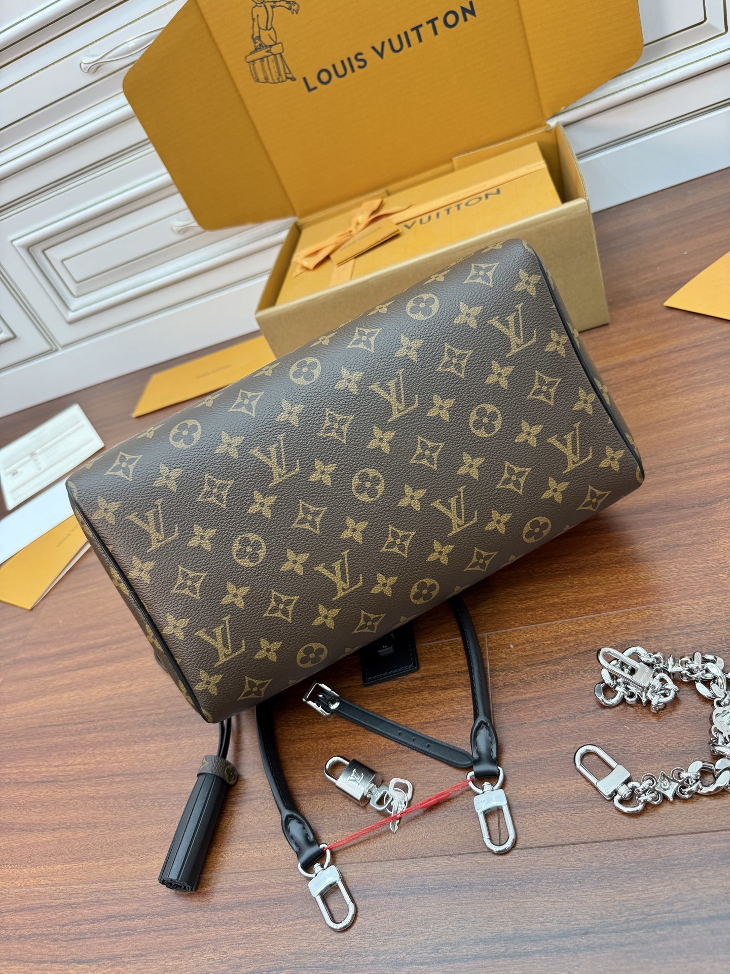 M12243私品(163动态UID )进口菱形面料 (品质第九次升级,进口原厂皮.专柜同步,动态电子芯片