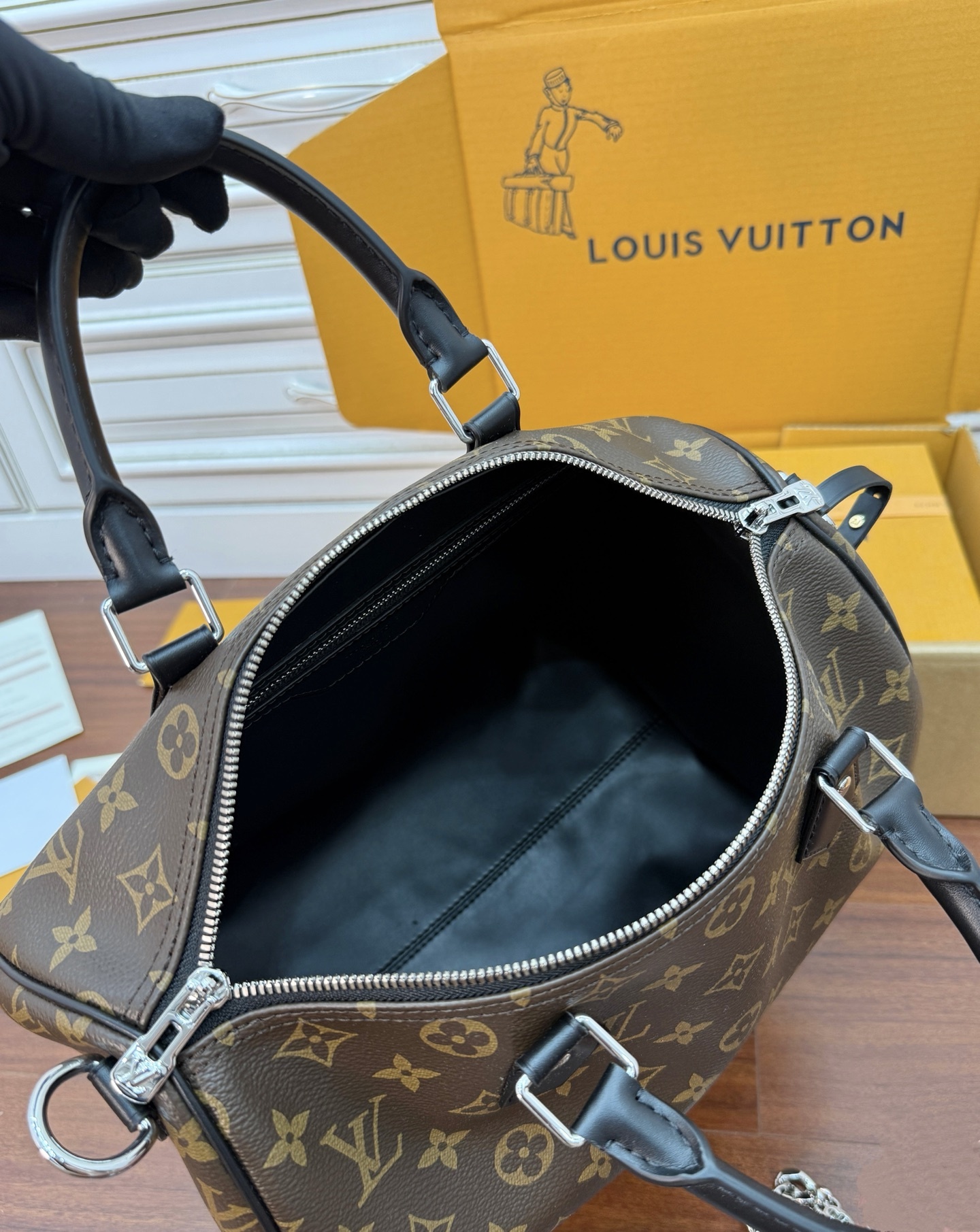 M12243私品(163动态UID )进口菱形面料 (品质第九次升级,进口原厂皮.专柜同步,动态电子芯片