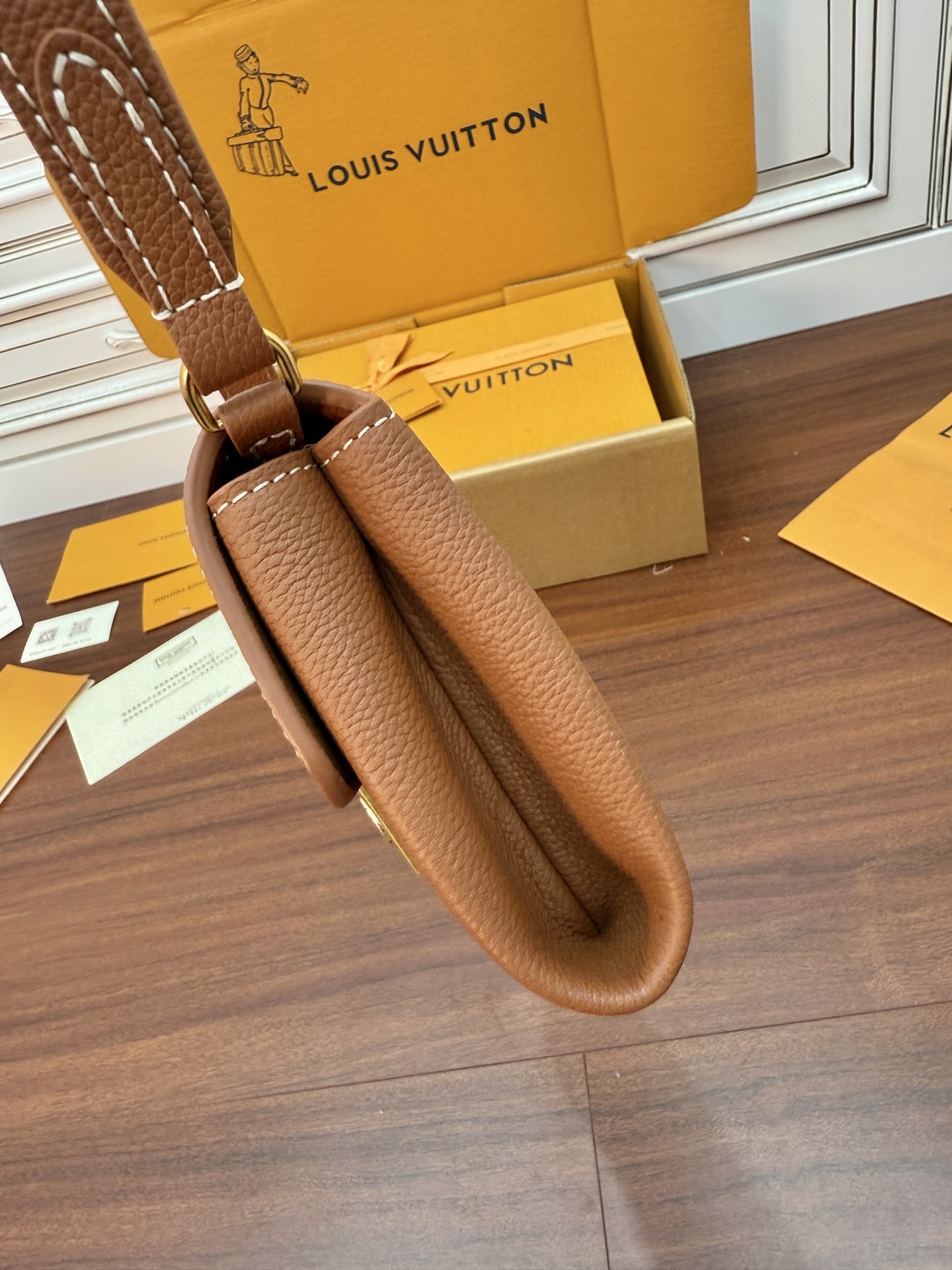 M12147特正版(动态码)(品质提升.专柜同步,动态电子芯片、礼品袋、保护纸,铜版电子标签、合格证)皮