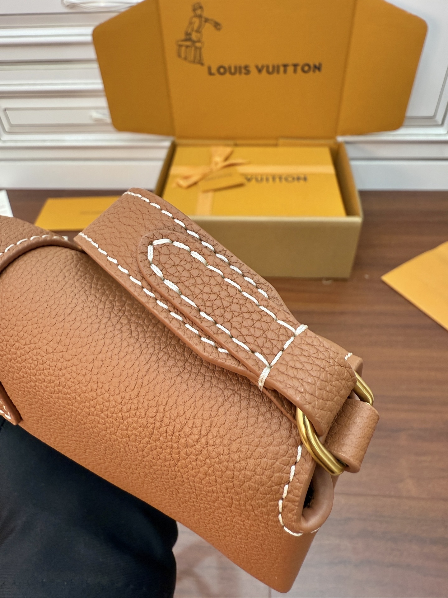 M12147特正版(动态码)(品质提升.专柜同步,动态电子芯片、礼品袋、保护纸,铜版电子标签、合格证)皮