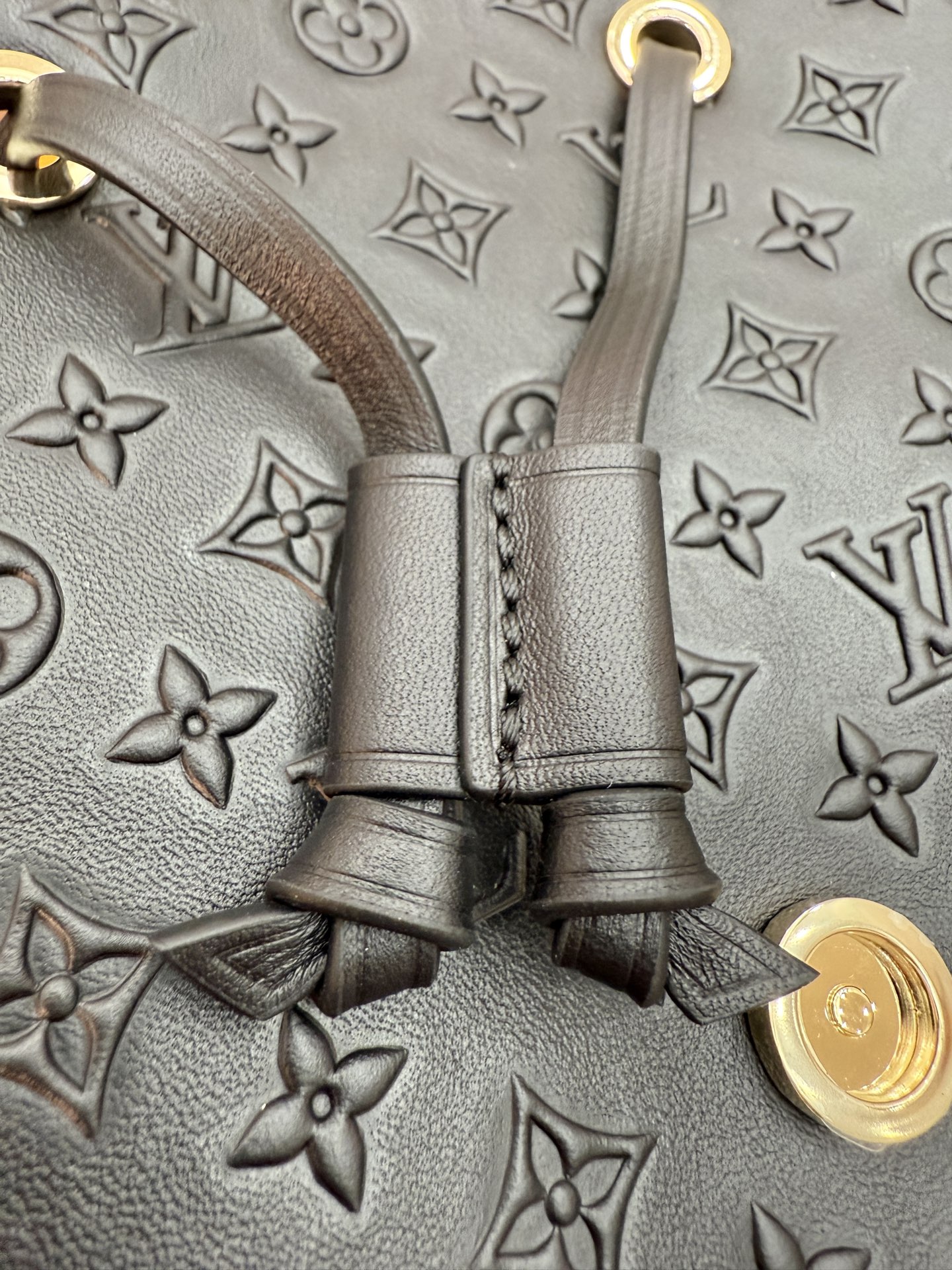 Louis Vuitton Black Leather Embossed Monogram Drawstring Shoulder Bag 8 i1752463985391 4183 0 6