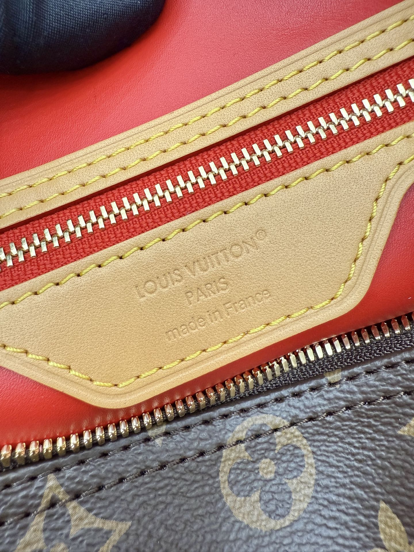 Louis Vuitton Speedy Bandouliere 30: Iconic Monogram Canvas, Compact & Stylish 7 i1753275812587 849 0 6