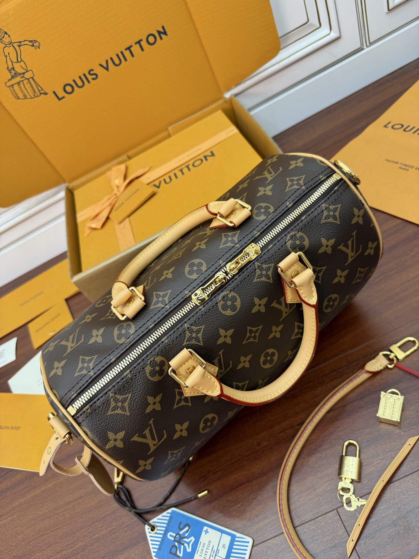 Louis Vuitton Speedy Bandouliere 30: Iconic Monogram Canvas, Compact & Stylish 9 i1753275821598 5329 0 8