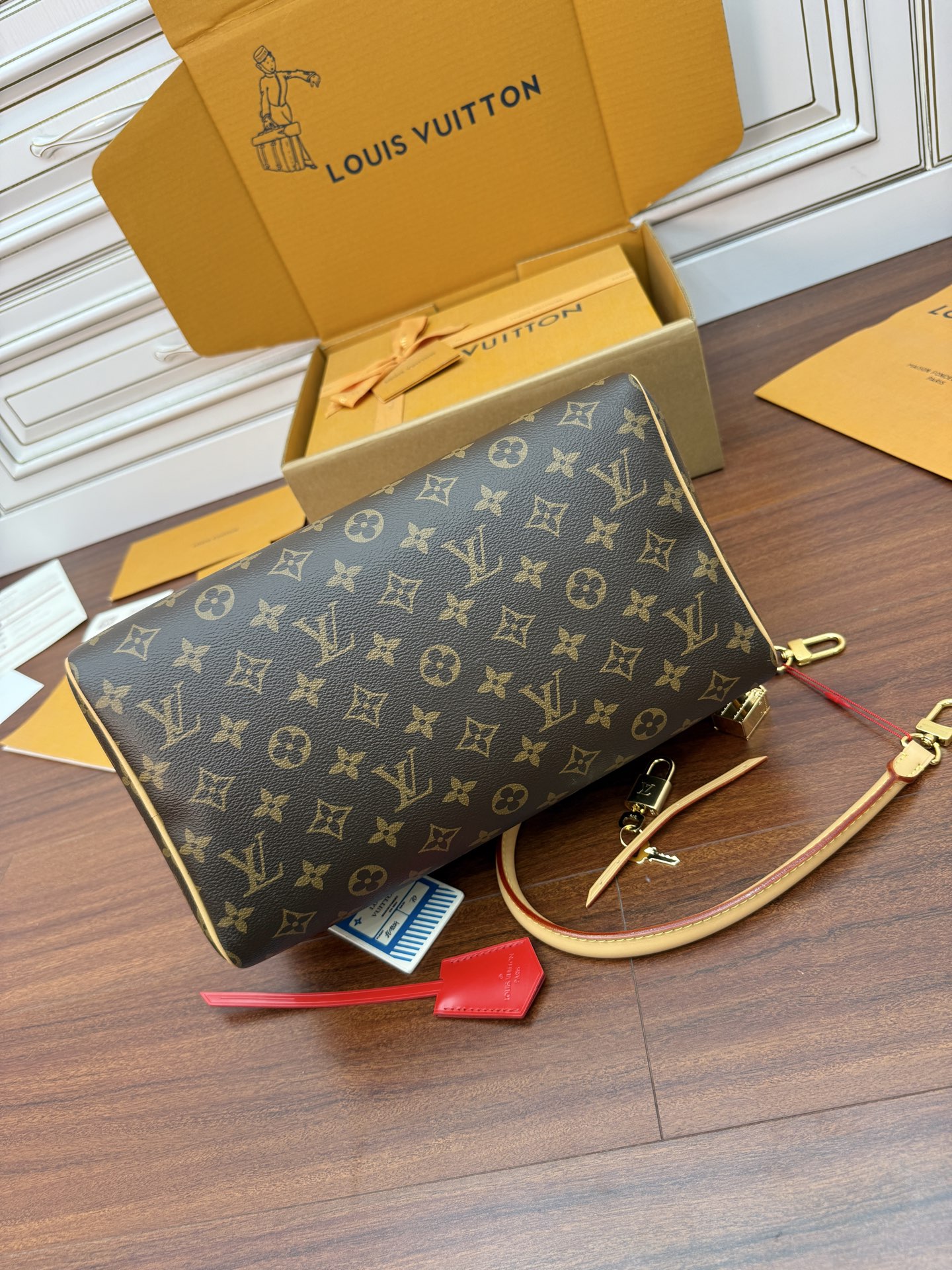 Louis Vuitton Speedy Bandouliere 30: Iconic Monogram Canvas, Compact & Stylish 5 i1753275821659 4251 0 4