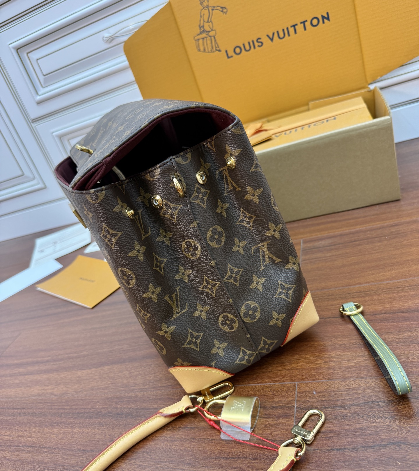 Louis Vuitton M14473 Brown Leather Shoulder Bag 7 i1753325782490 661 0 5